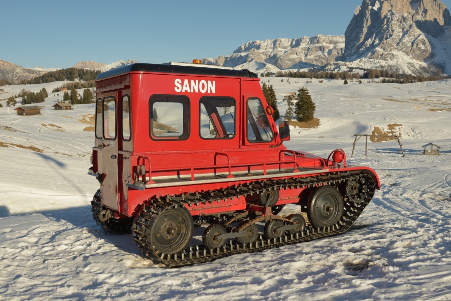 Snow vehicle Snow Trac 3 on Alpe di Siusi Seiseralm