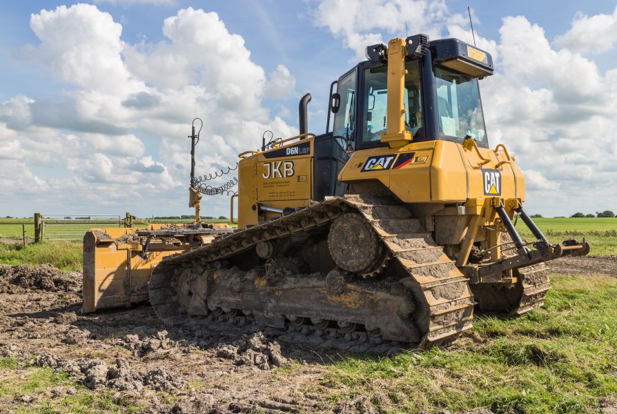Speciale voertuigen worden ingezet voor onderhoud in het gebied. (CAT D6N LGP) Locatie Noarderleech. 02