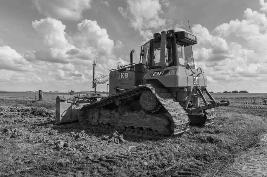 Speciale voertuigen worden ingezet voor onderhoud in het gebied. (CAT D6N LGP) Locatie Noarderleech. 04