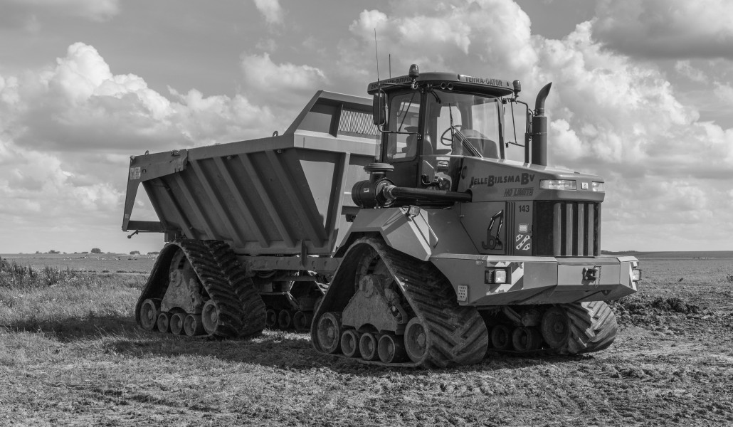 Speciale voertuigen worden ingezet voor onderhoud in het gebied. (Terra Gator 2104 Track Dumper) Locatie Noarderleech 01