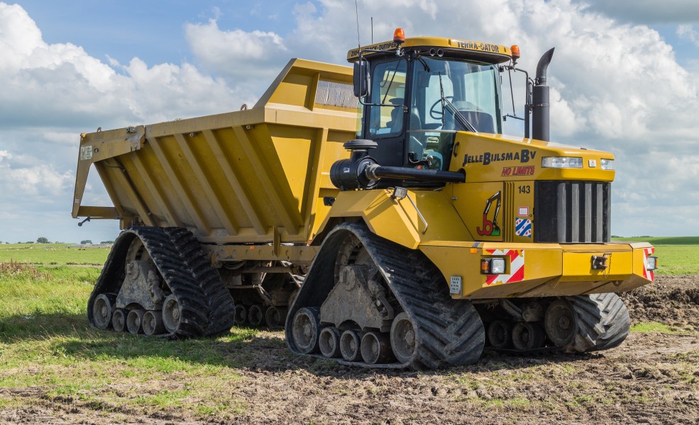 Speciale voertuigen worden ingezet voor onderhoud in het gebied. (Terra Gator 2104 Track Dumper) Locatie Noarderleech 02