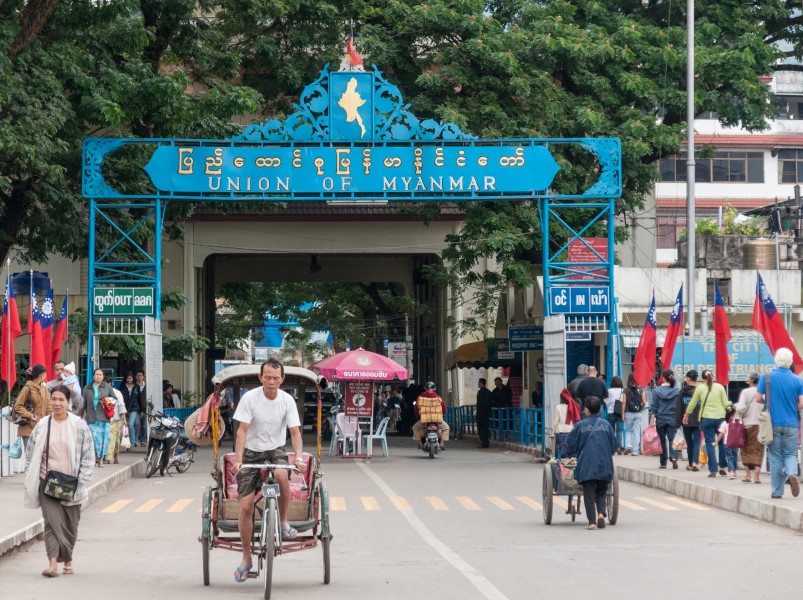 Tachileik Myanmar MaeSai Thailand-Border-01