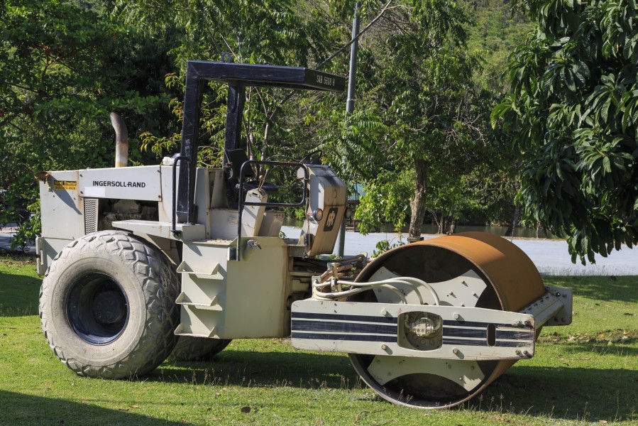 Taman Serinsim Sabah Ingersoll-Rand-Road-Roller-01