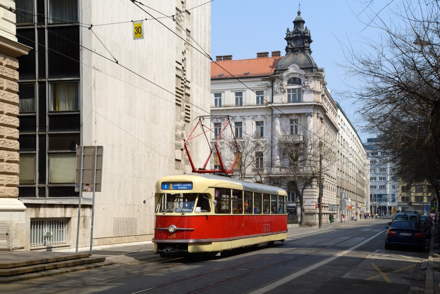 Tatra T2 215 H1 Jesenskeho ul