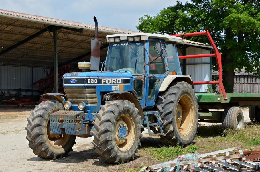 Tracteur Ford 8210 2014