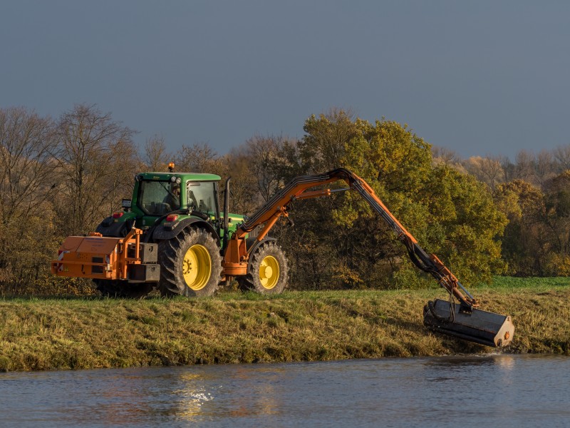 Traktor am MD-Kanal 082303