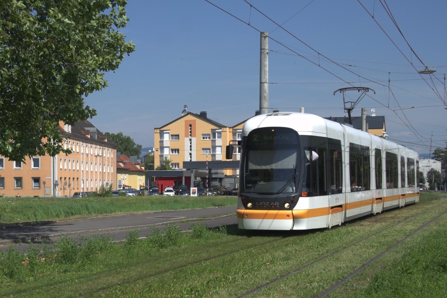 Tramo en Linz ĉe la haltejo Saporoshjestraße