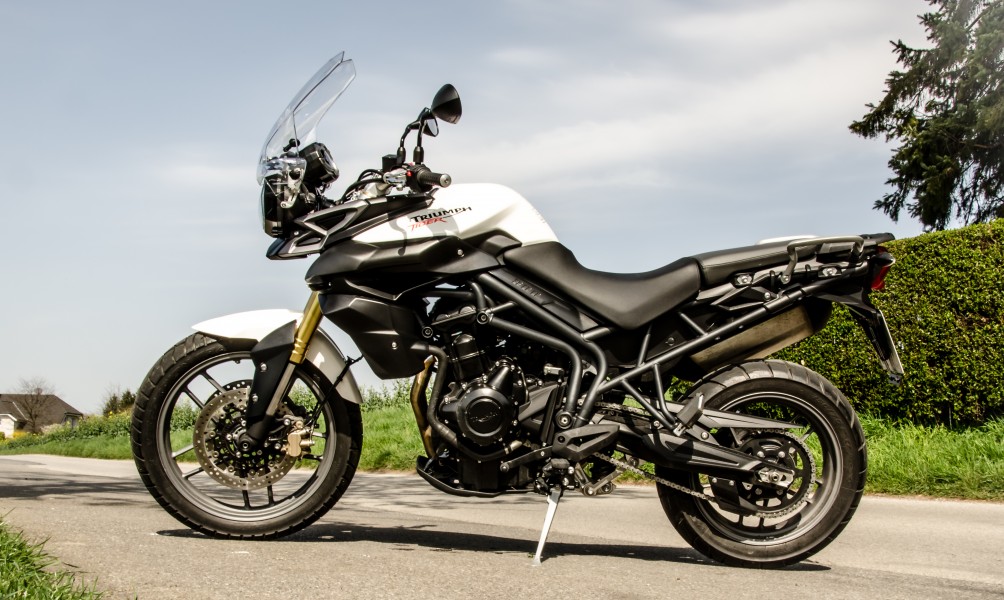Triumph Tiger 800 MY 2012 side view