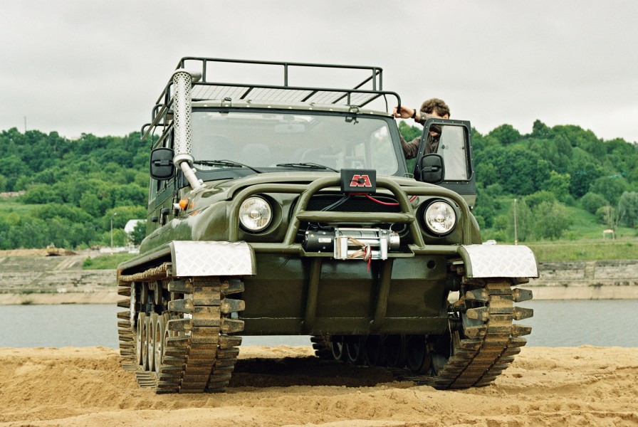 UAZ-Hunter on tracks 1