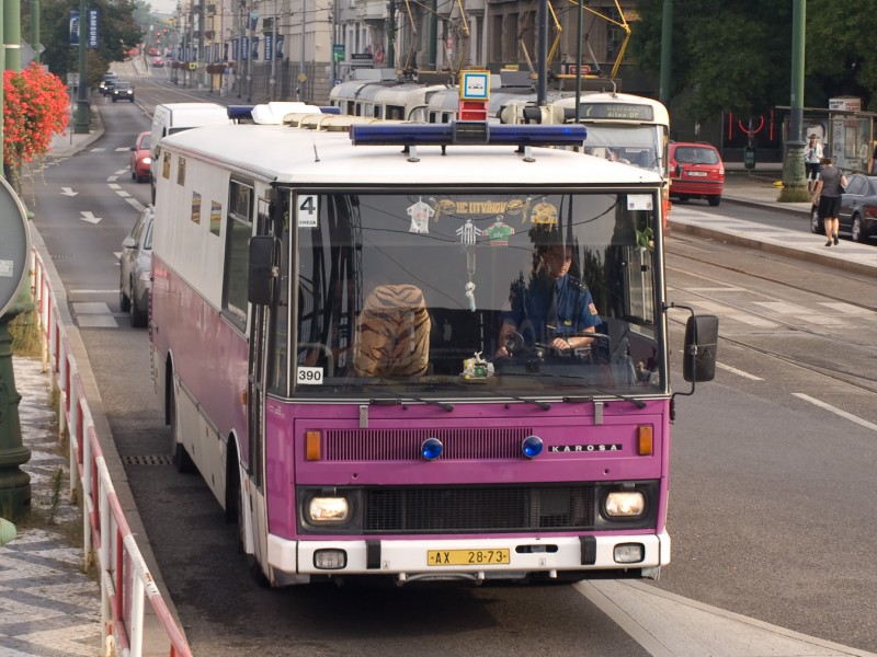 Výtoň, autobus vězeňské služby