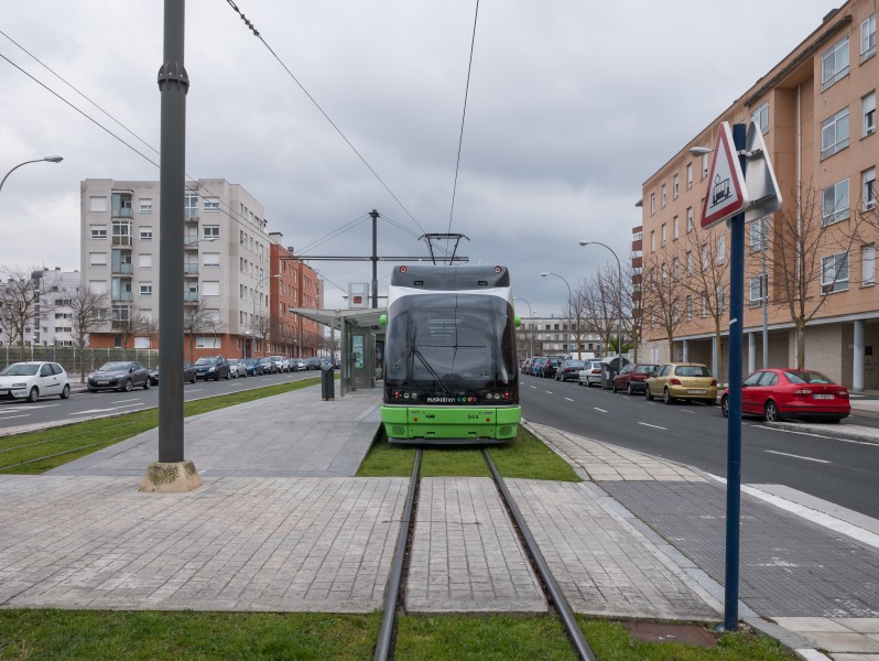 Vitoria - Lakua - Ibaiondo - Parada de tranvía 01