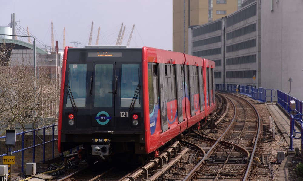 Westferry DLR station MMB 04 121