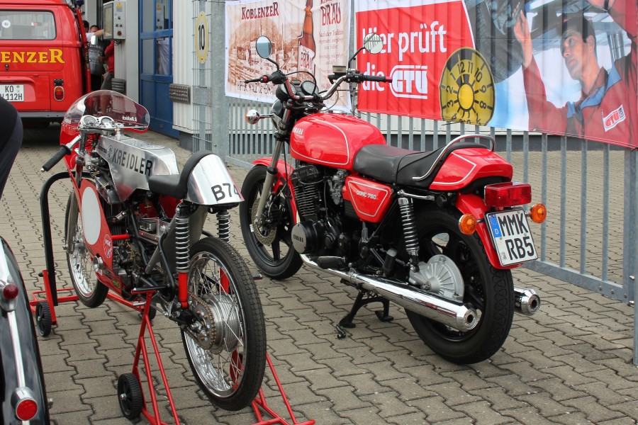 Yamaha XS 750 (re.) u. Kreidler-Eigenbau (Foto Sp)