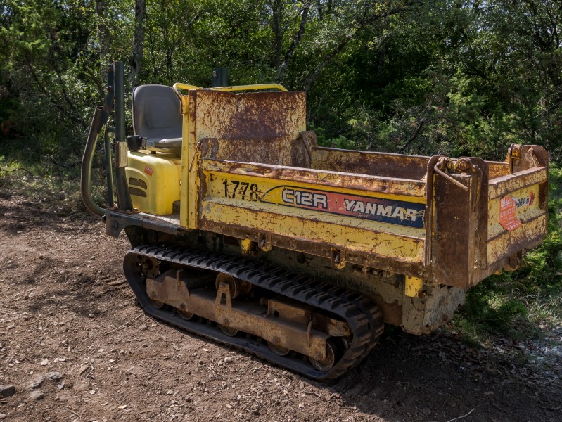 Yanmar C12R tracked dumper 01