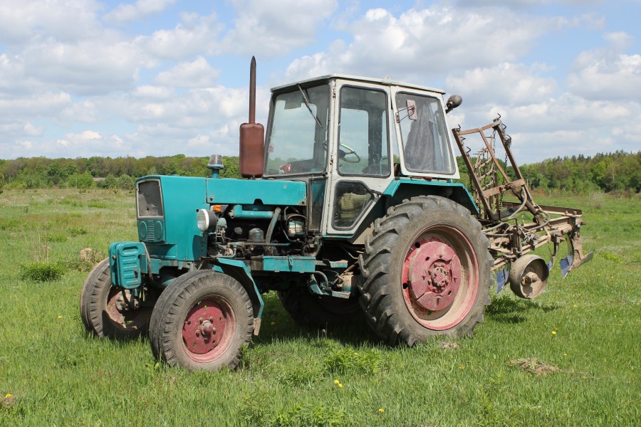 YuMZ-6KL tractor 2011 G1