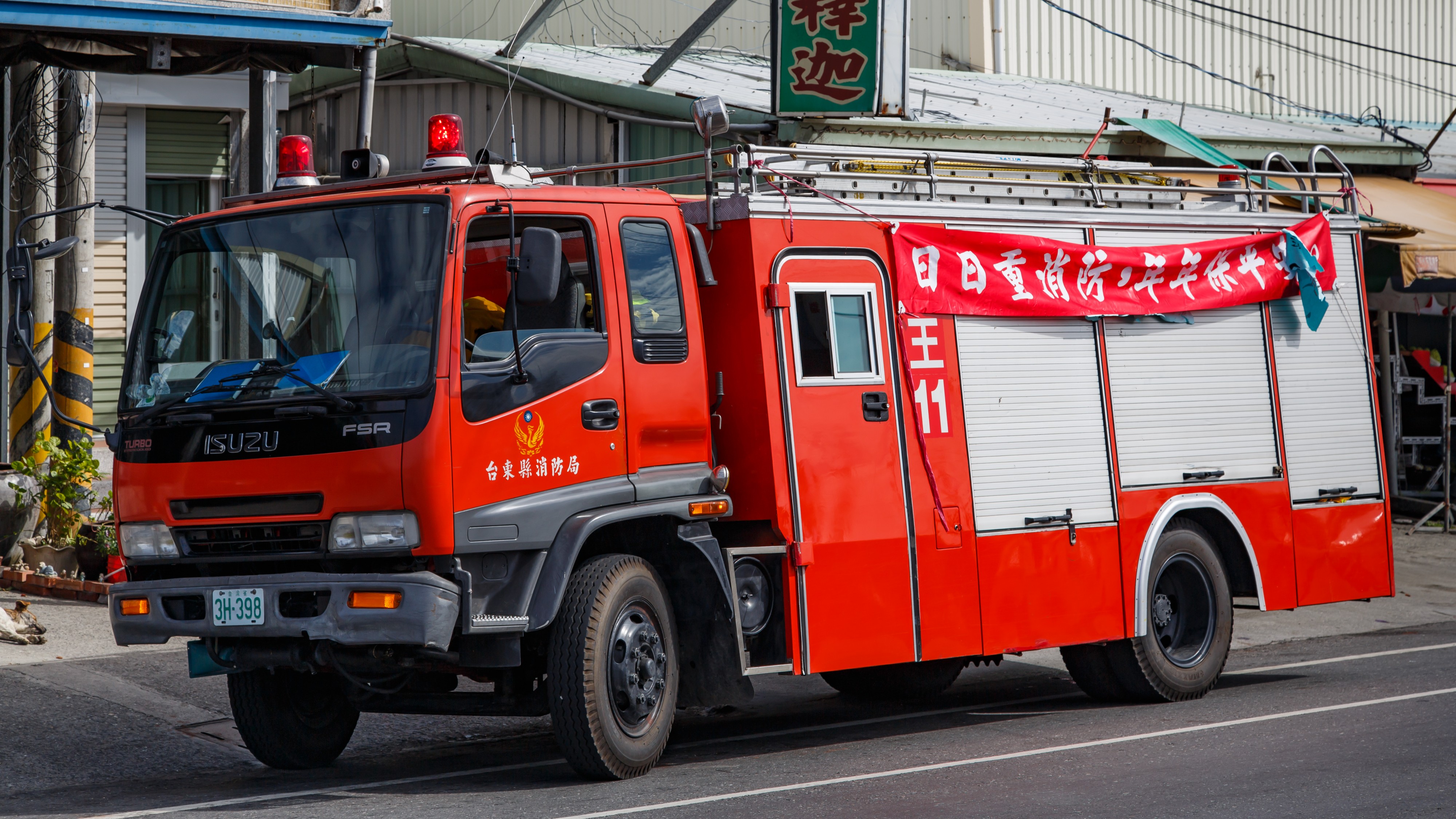 Bin Lang Taiwan ISUZU-fire-appliance-01