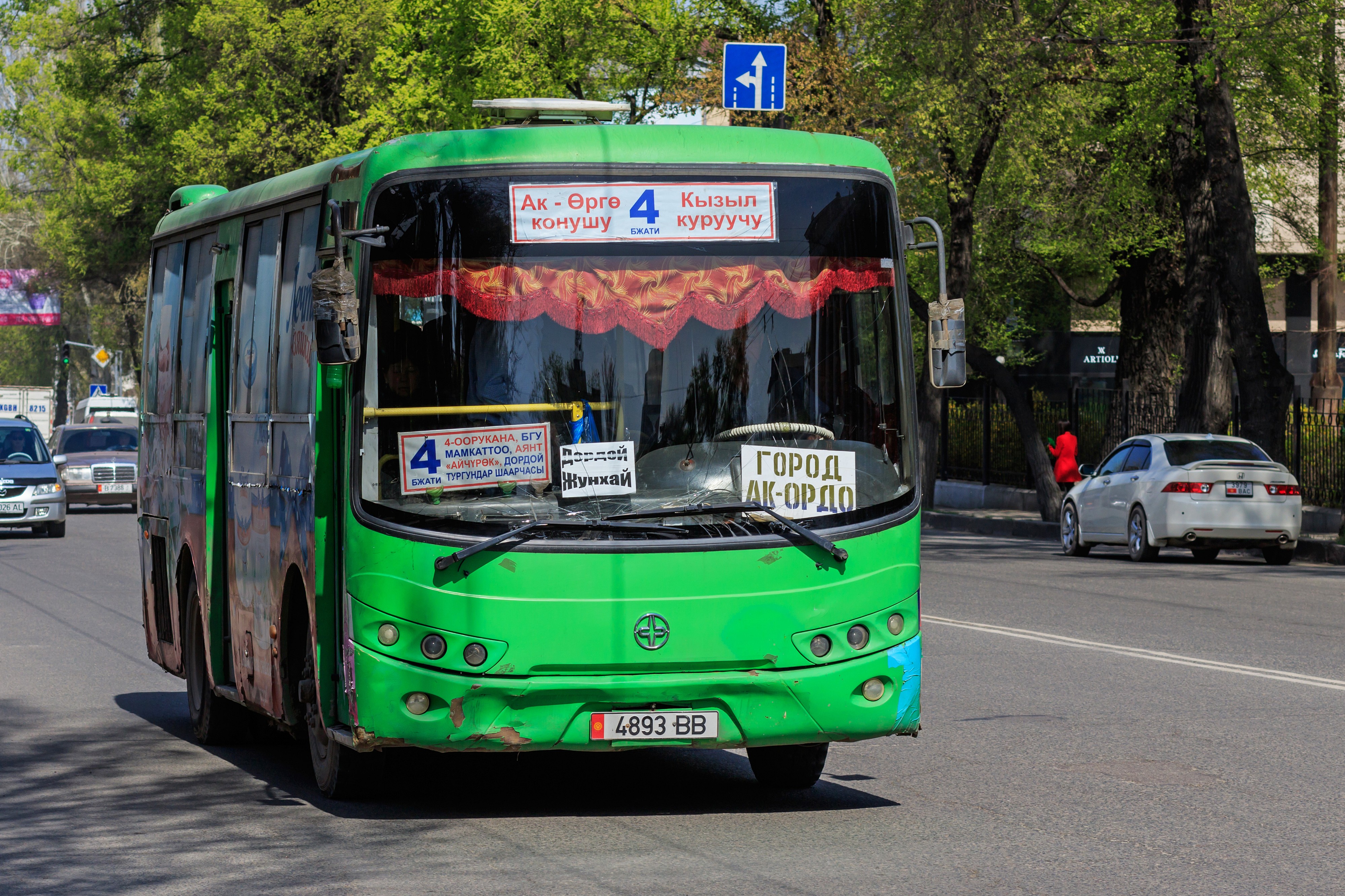 Bishkek 03-2016 img04 bus at Abdrahmanova Street