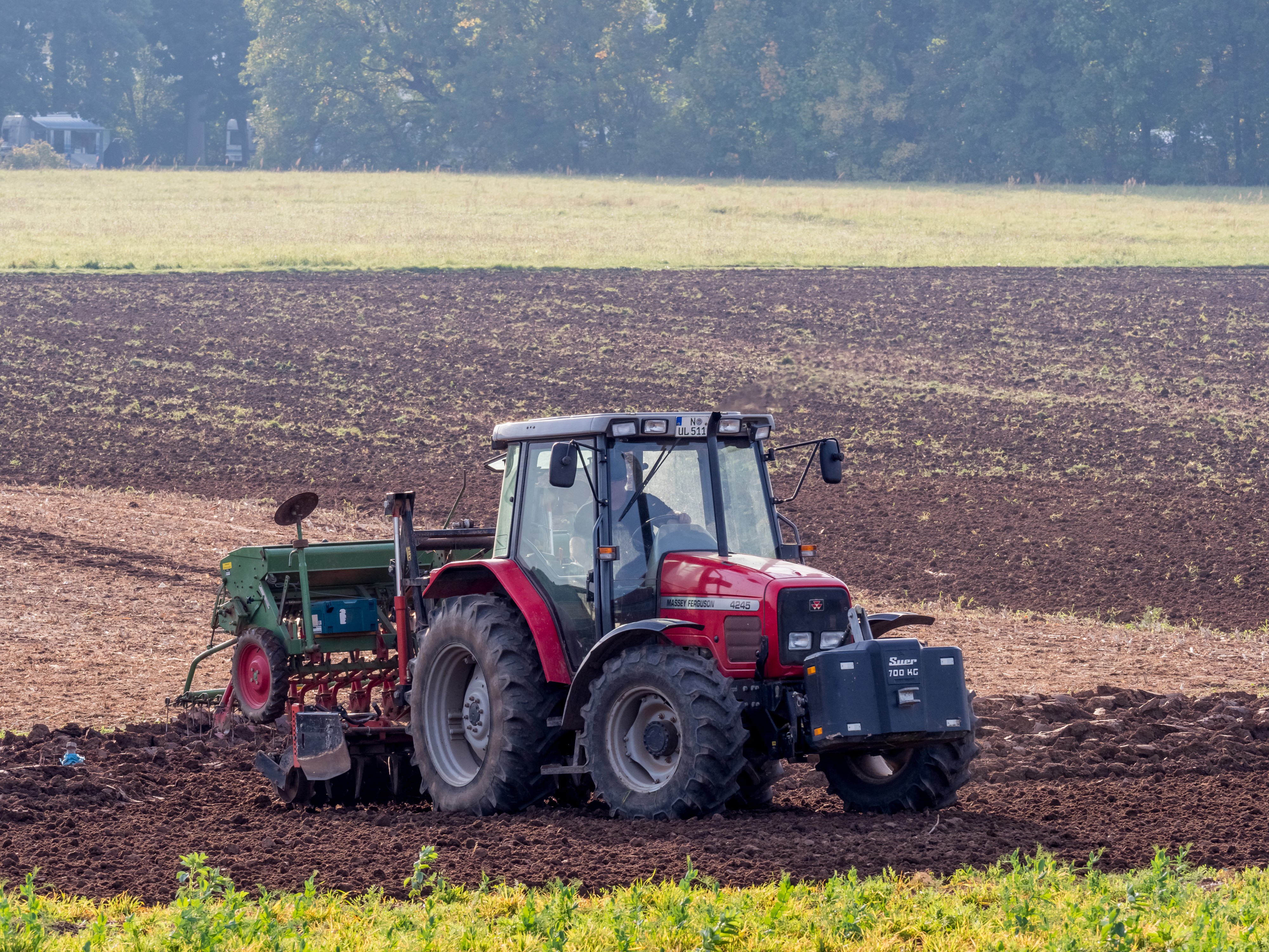 Buger Wiesen Traktor mit Drillmaschine 9304655