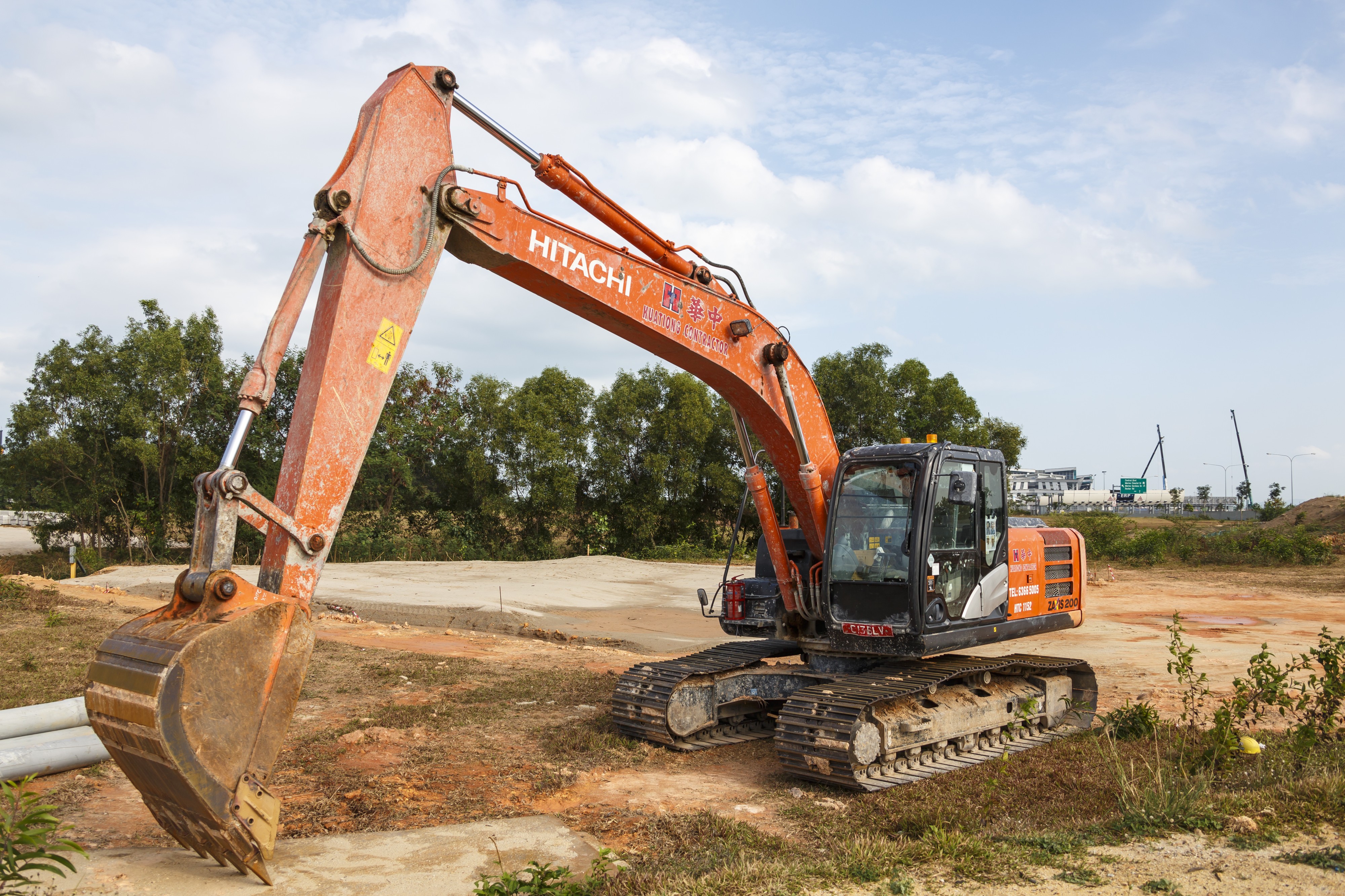 Singapore Hitachi-ZAXIS-200-excavator-01