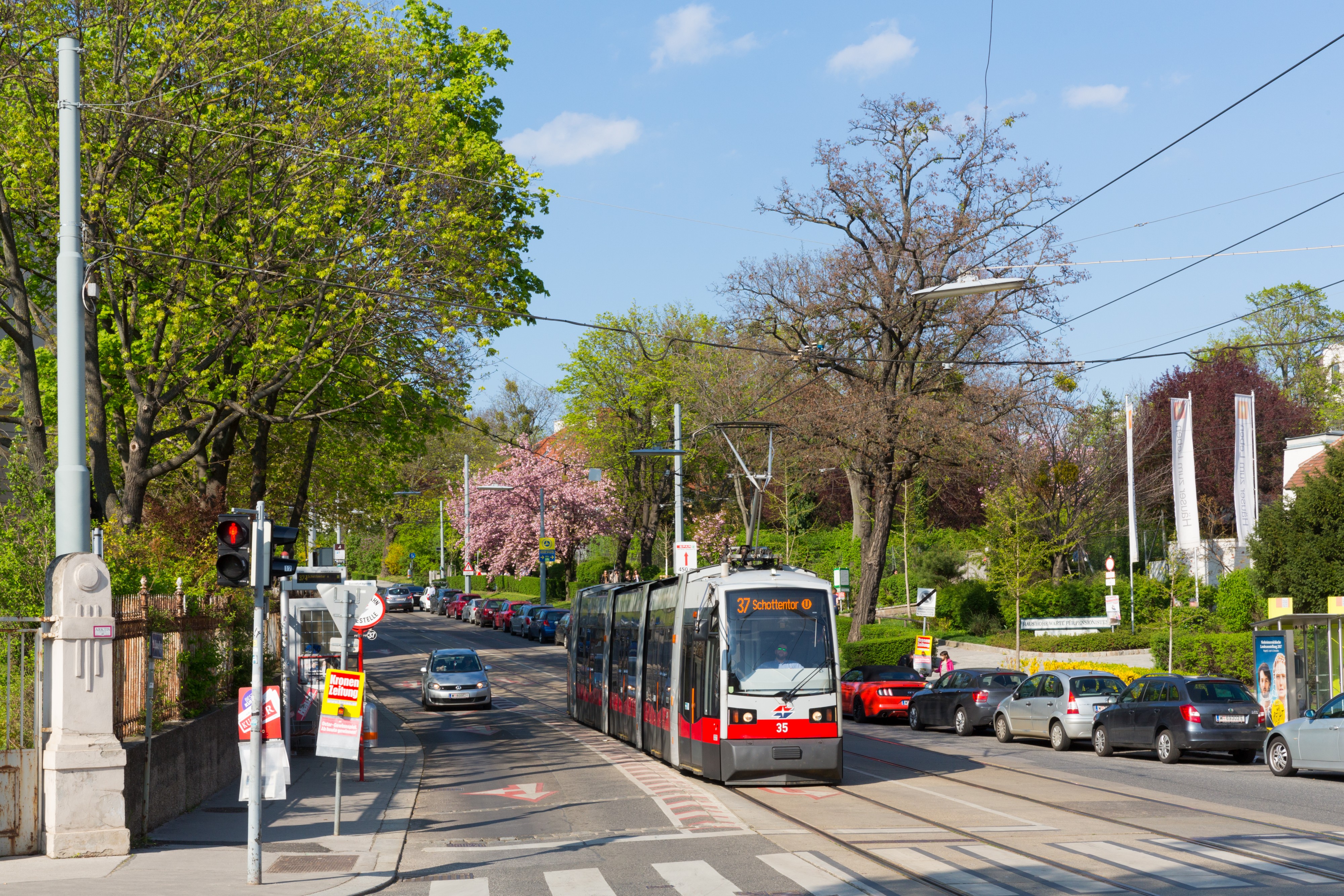 Straßenbahnlinie 37 in der Haltestelle Barawitzkagasse, 09.04.2017