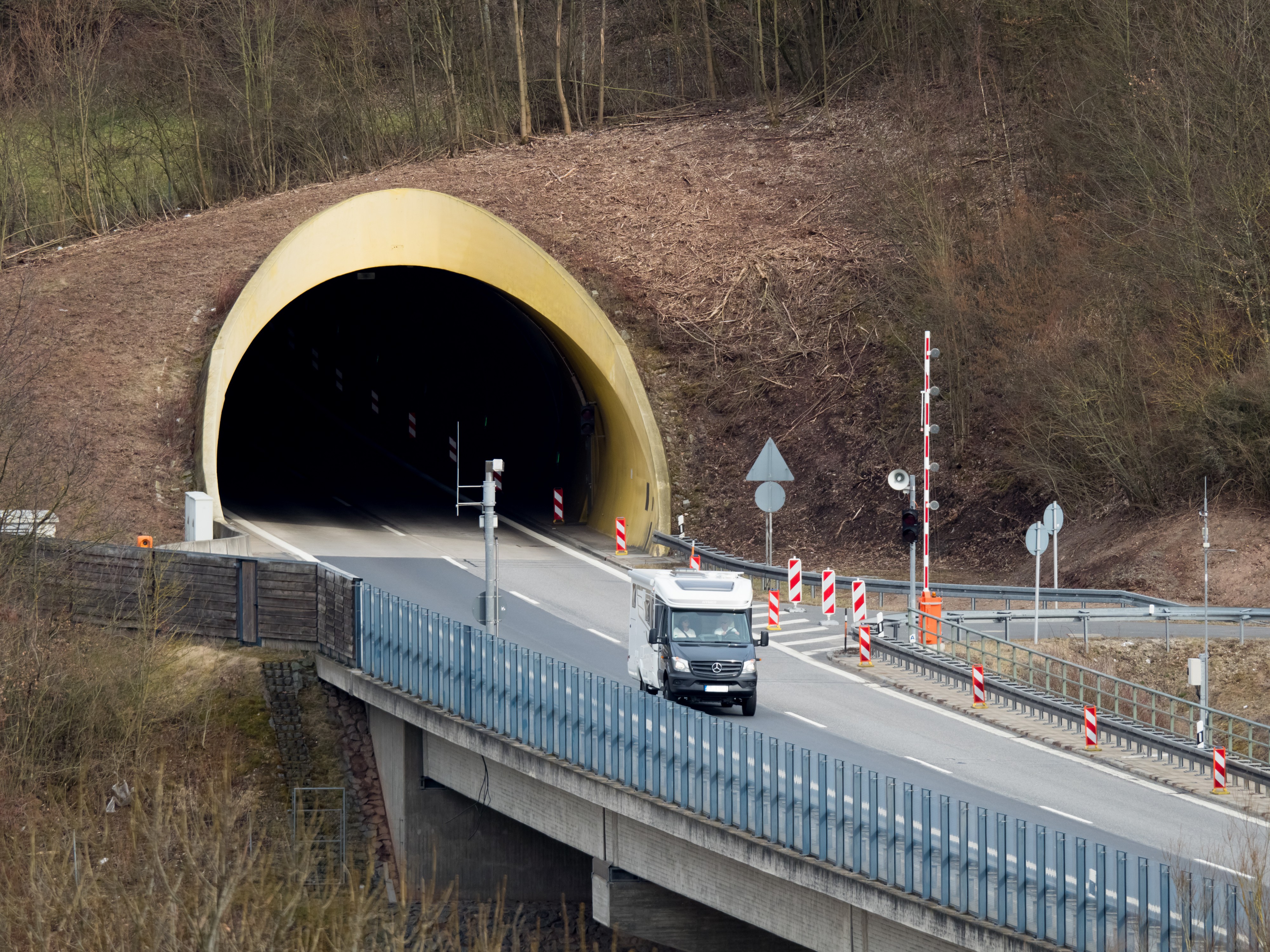 Tunnel Schwarzer Berg West 3300426