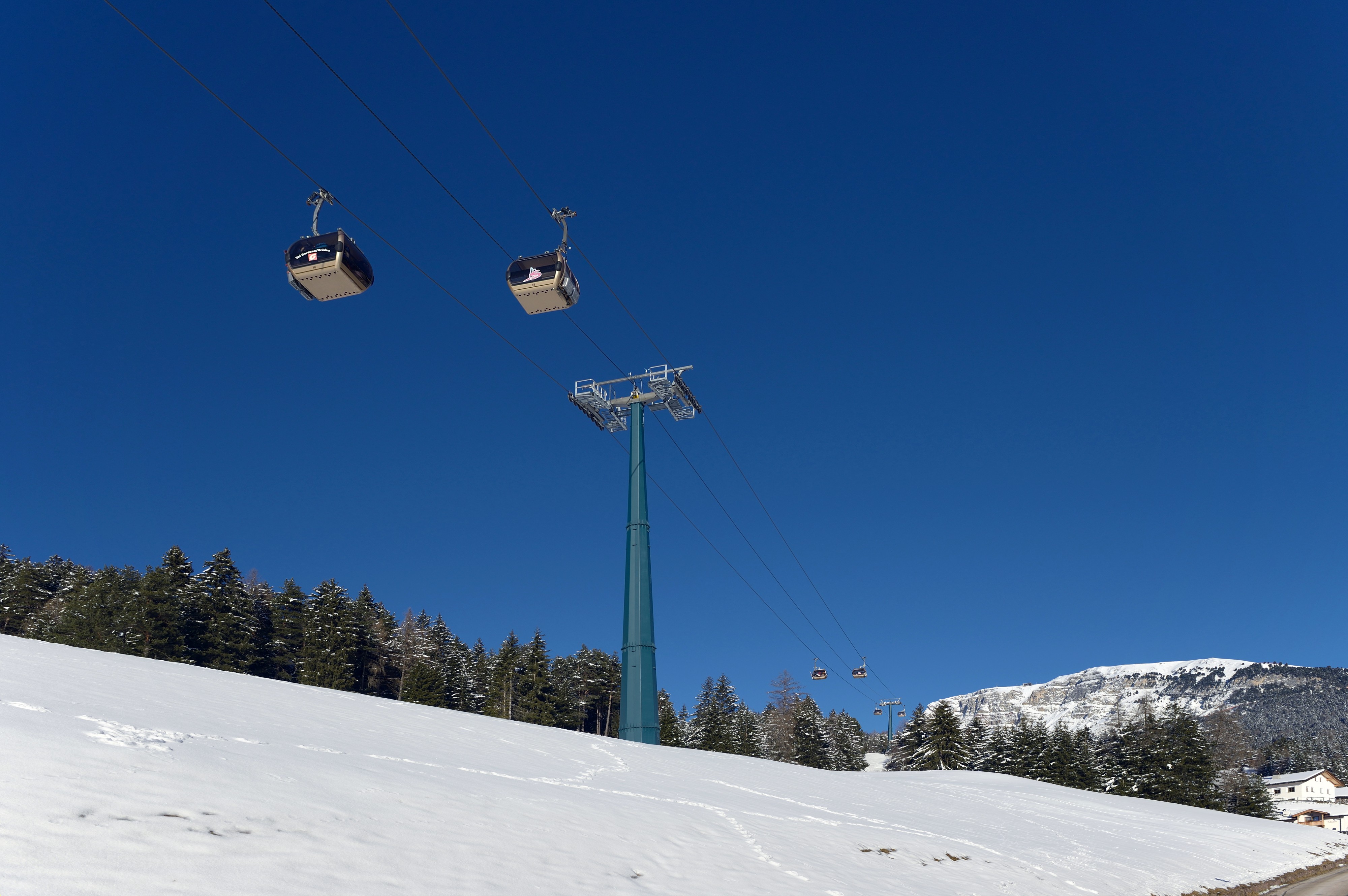 Urtijei Furnes Gondola lift