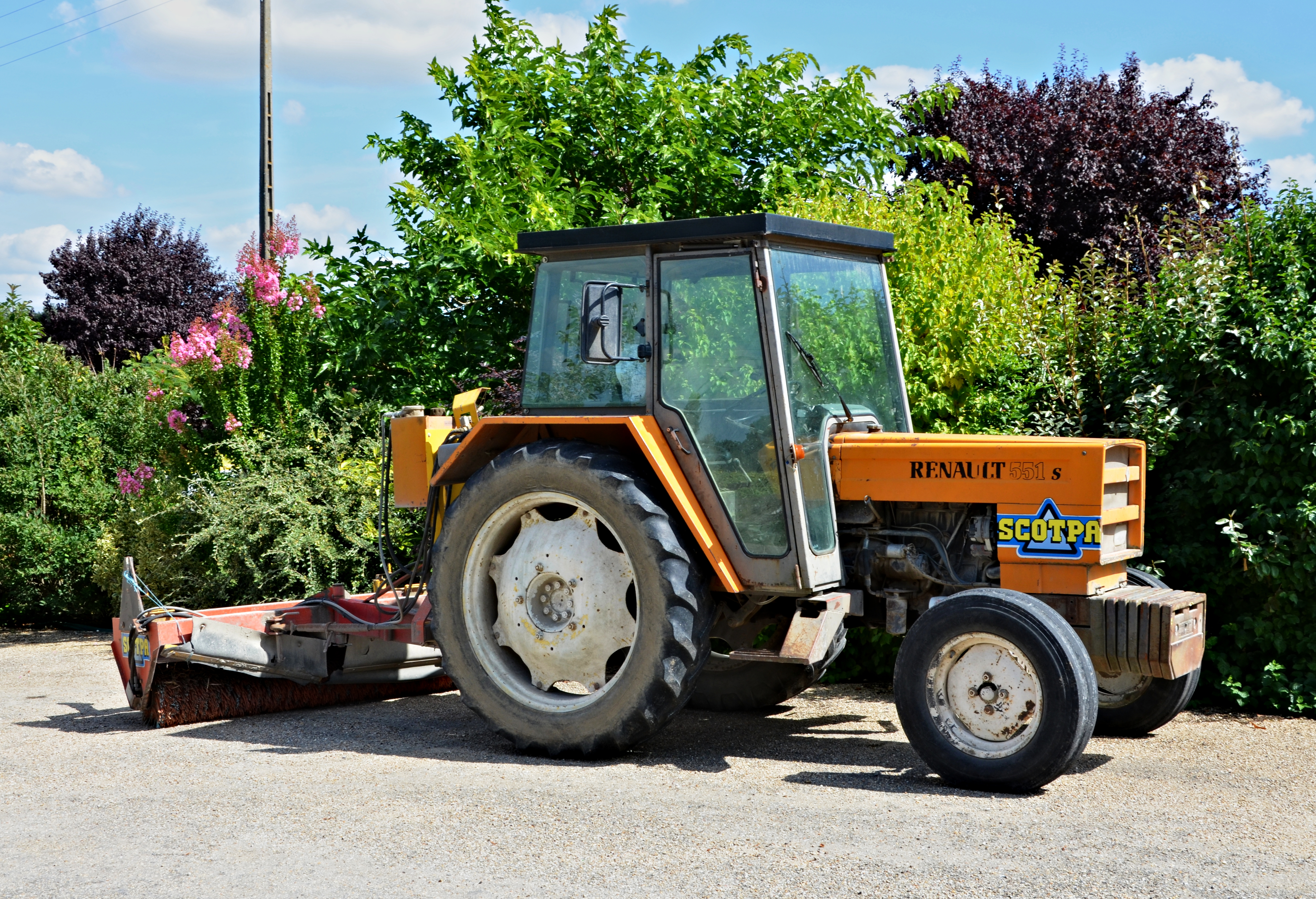 Tracteur Renault 551s&balayeuse Lamérac 16 2013