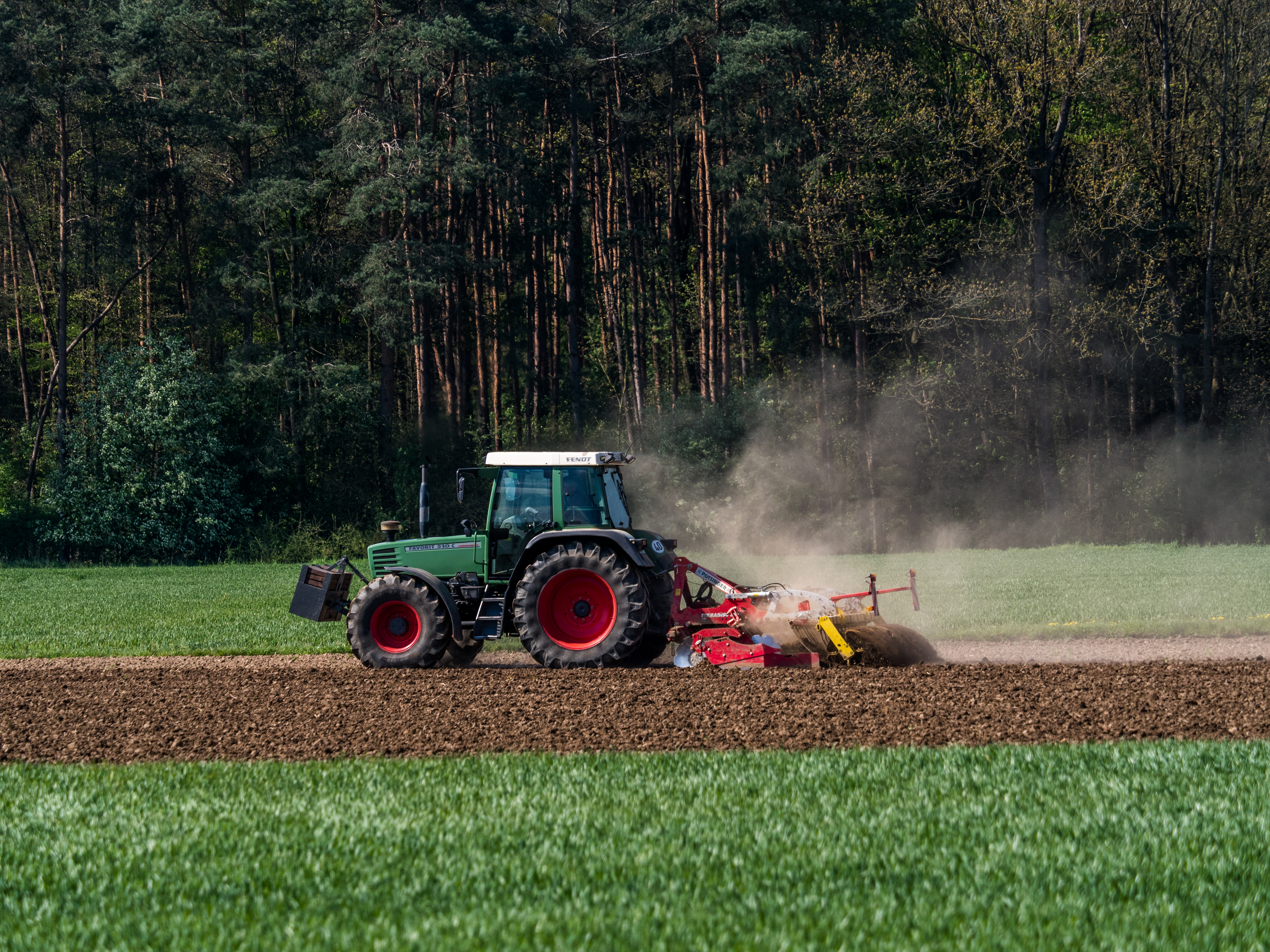 Traktor-Fendt 501 C -mit-Egge-5022829
