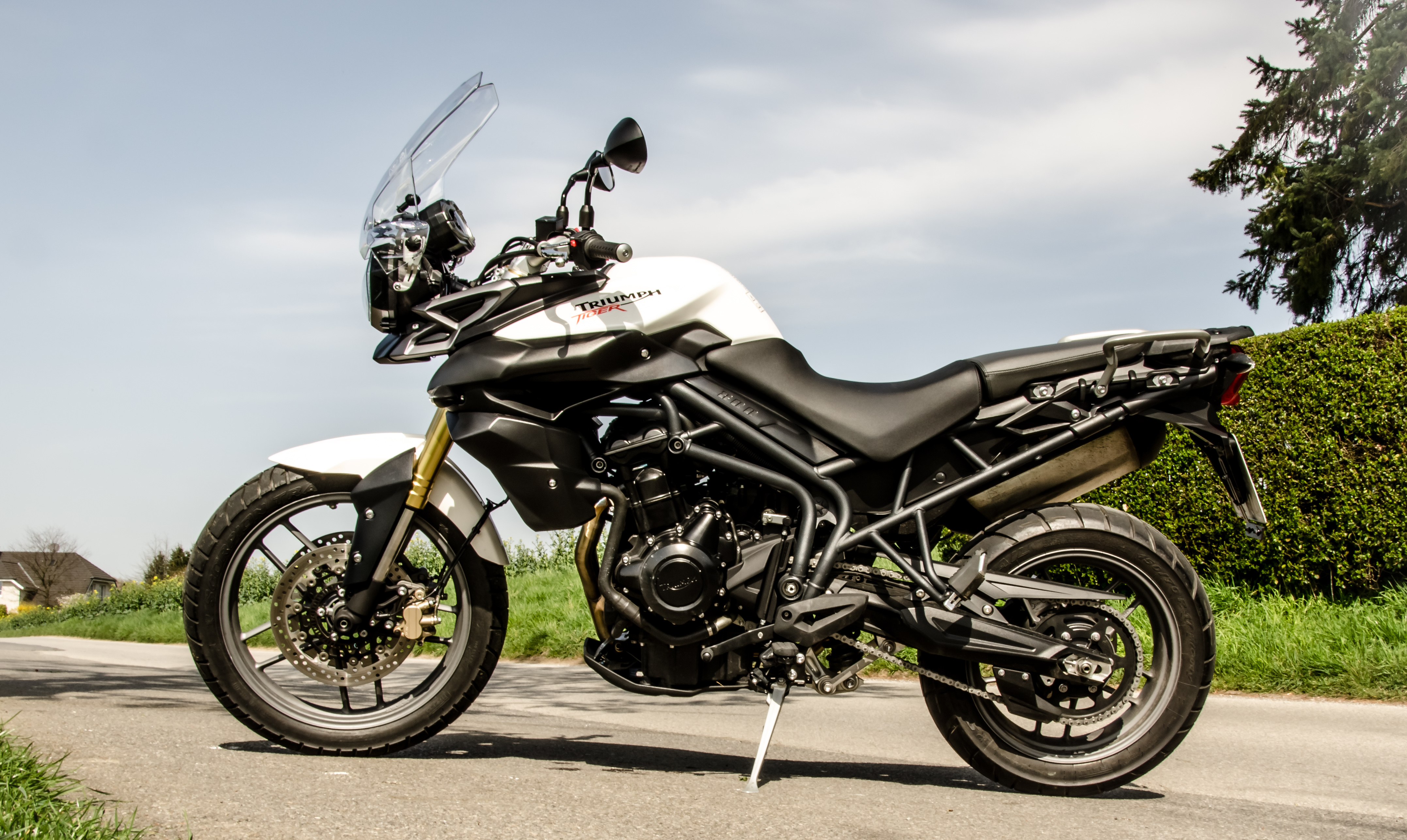 Triumph Tiger 800 MY 2012 side view