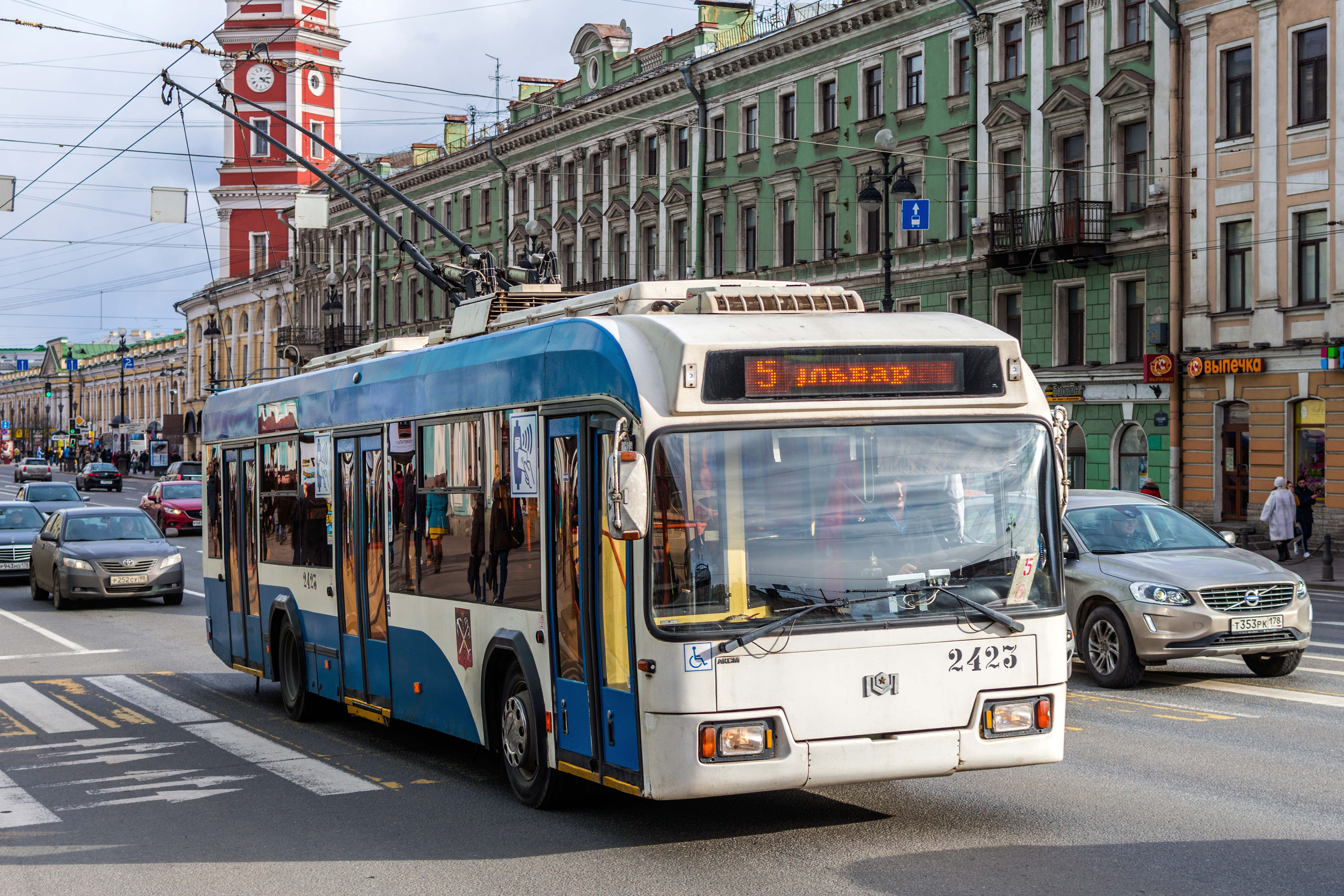 Trolleybus BKM-321 on Nevsky Avenue (img2)