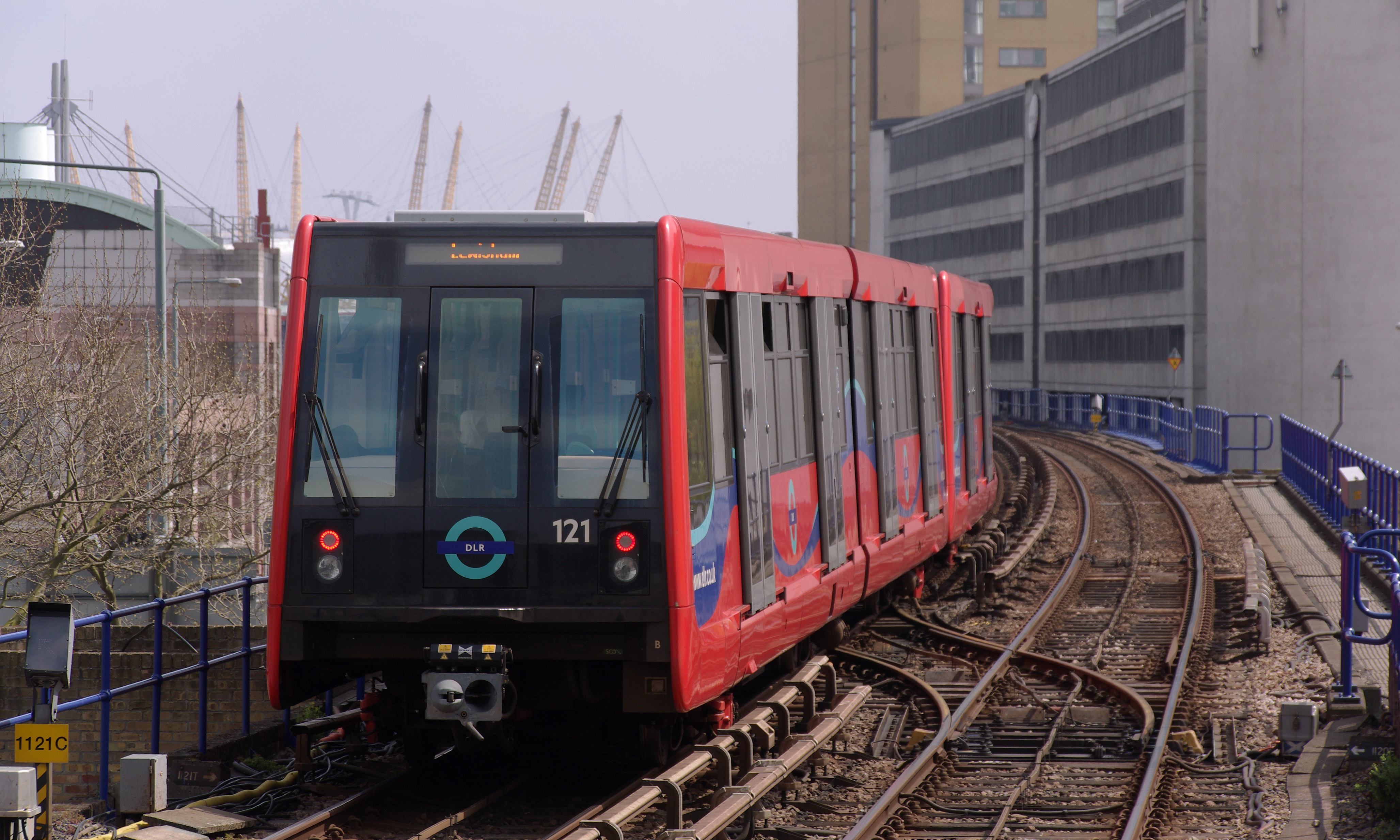 Westferry DLR station MMB 04 121
