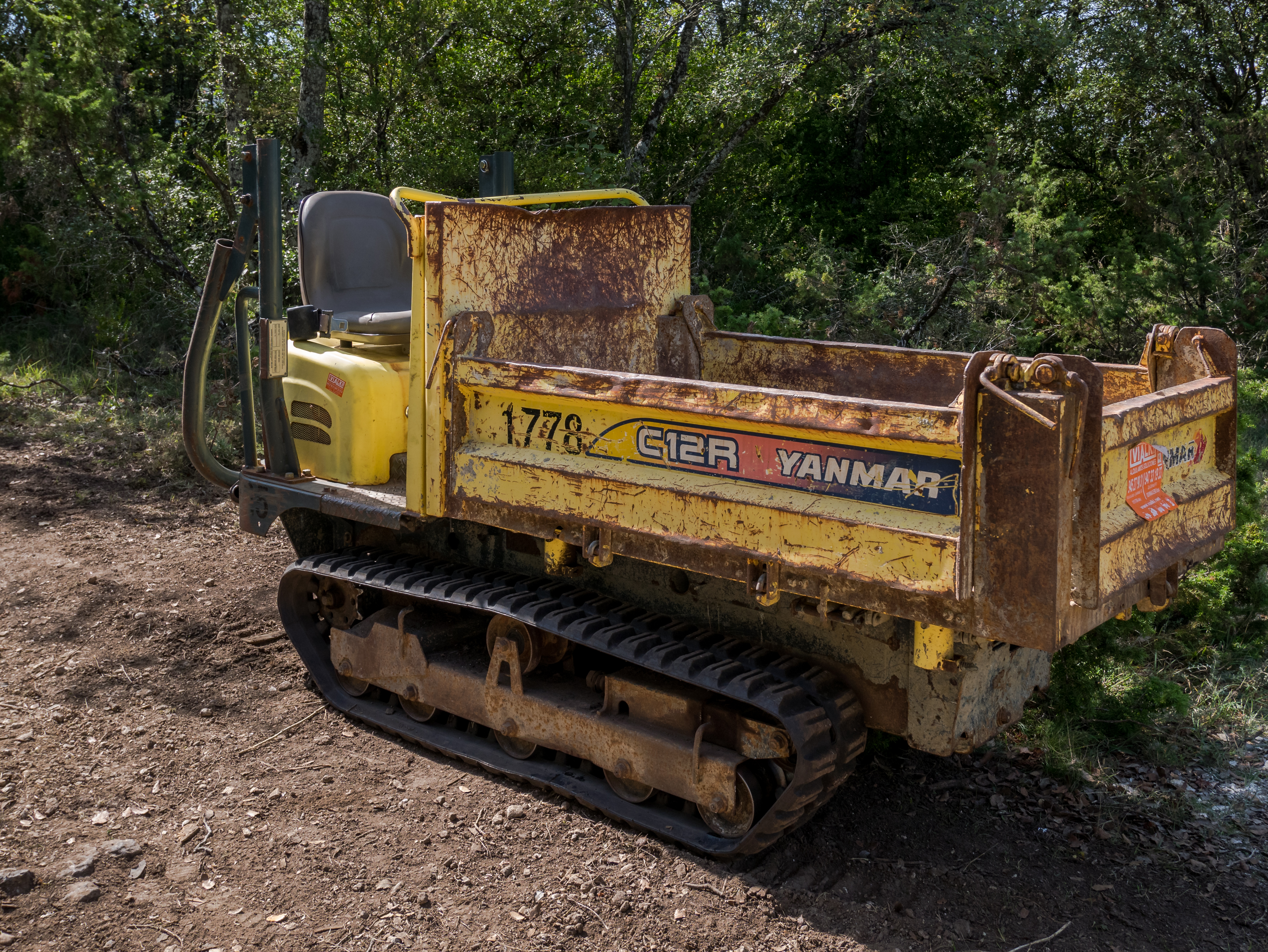 Yanmar C12R tracked dumper 01