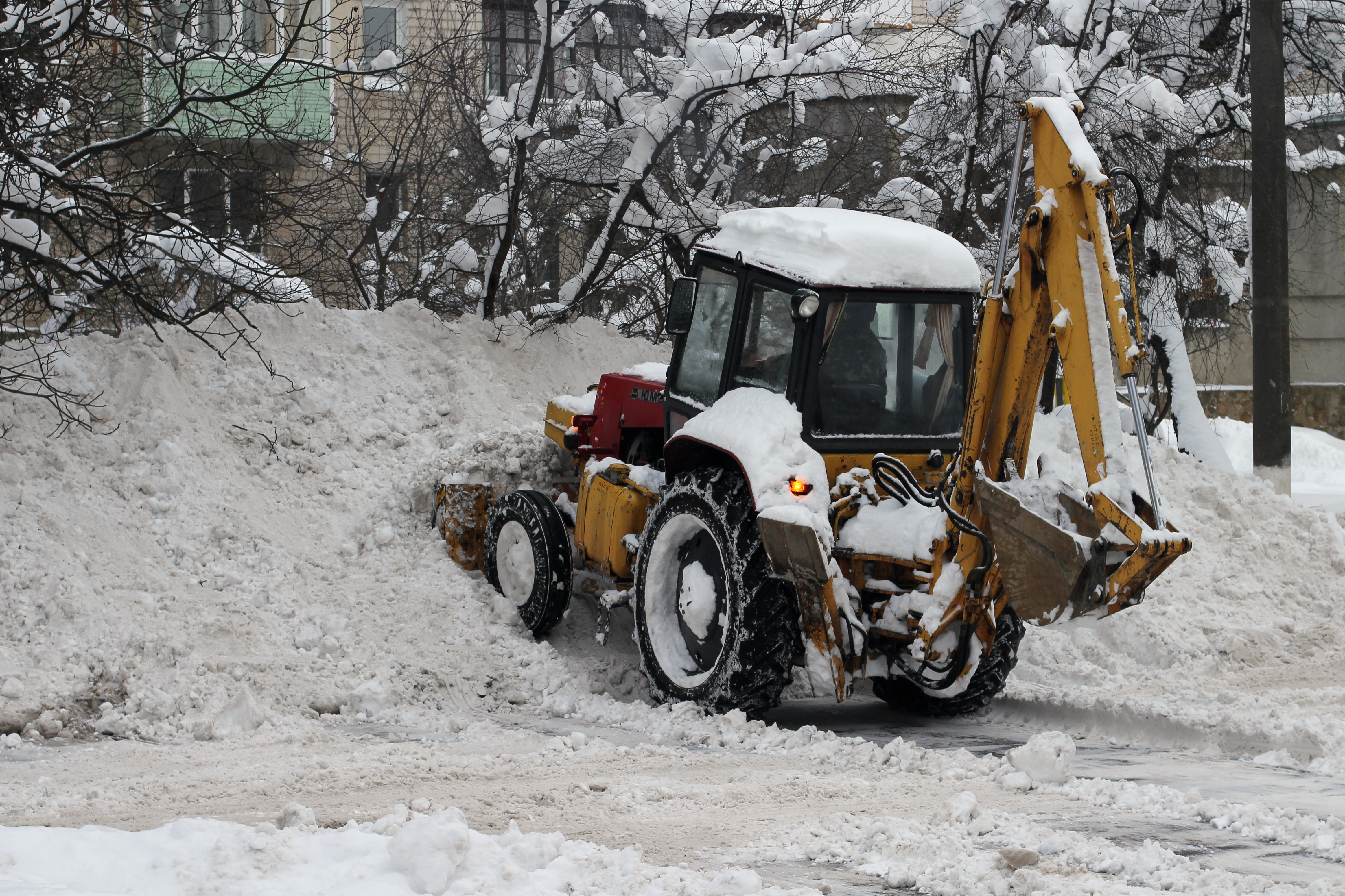 YuMZ-6AKM 40 tractor 2012 G1