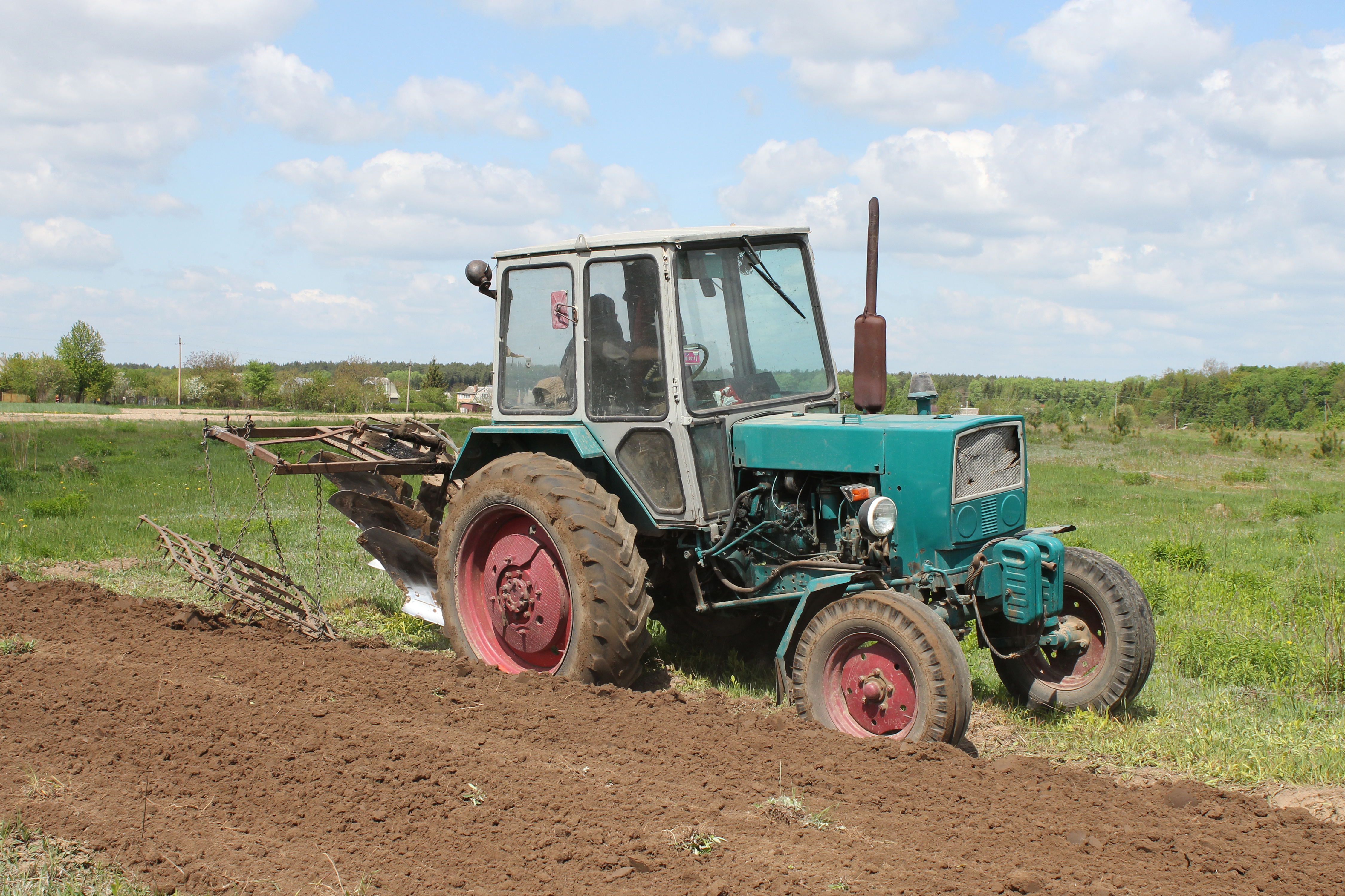 YuMZ-6KL tractor 2011 G4