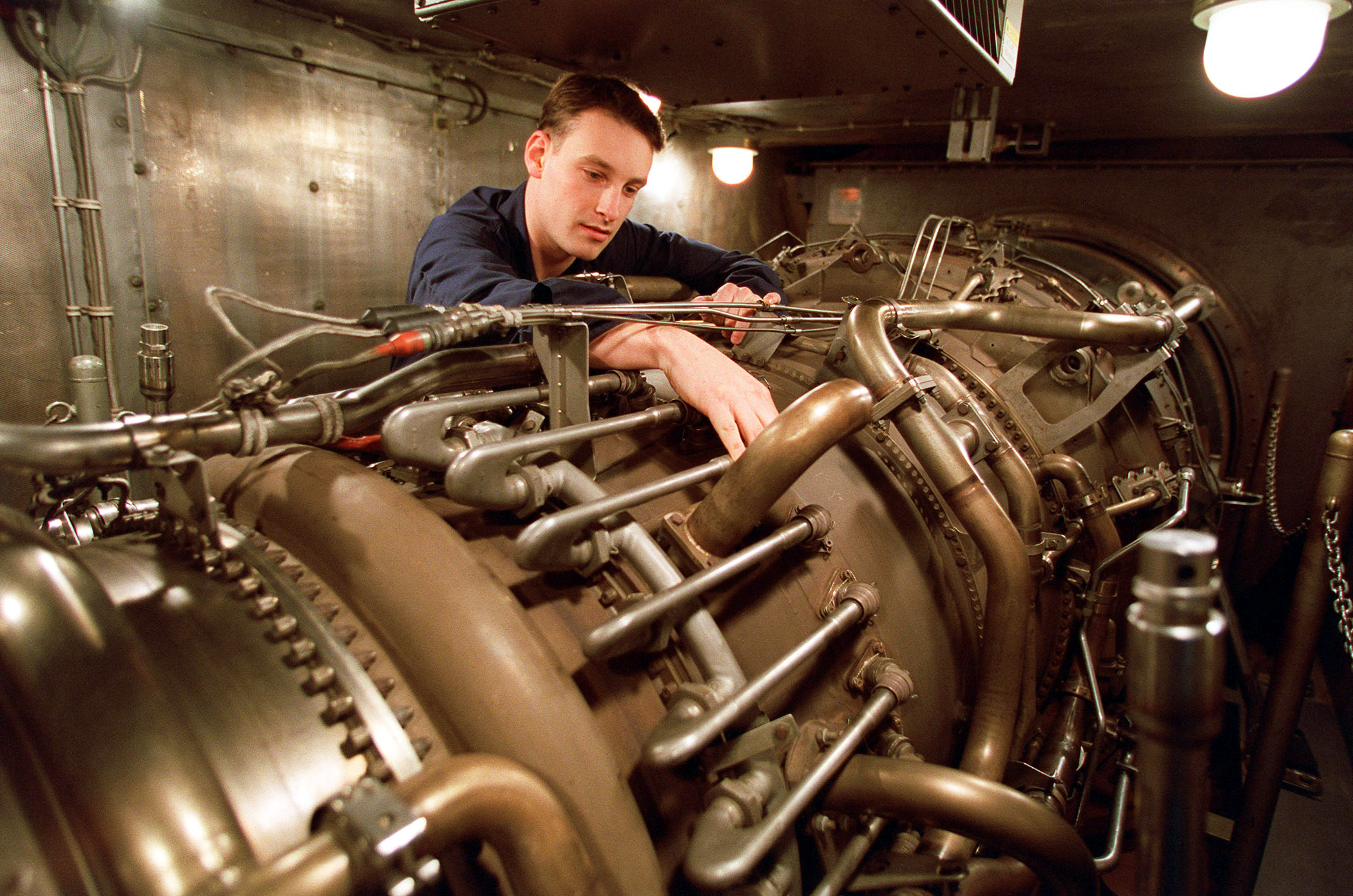 000126-N-6939M-003 Propulsion Maintenance 