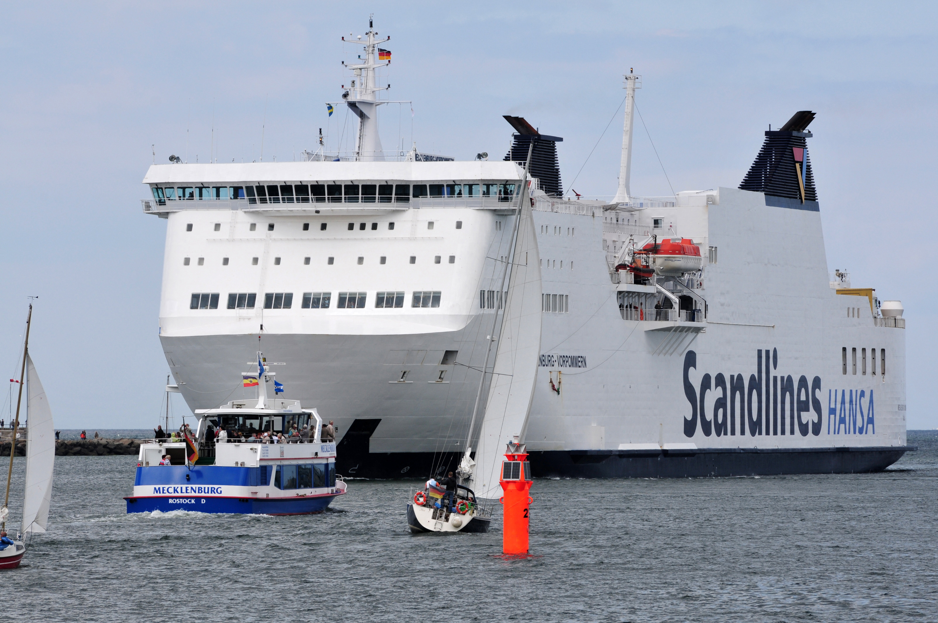 12-06-09-warnemuende-by-ralfr-45