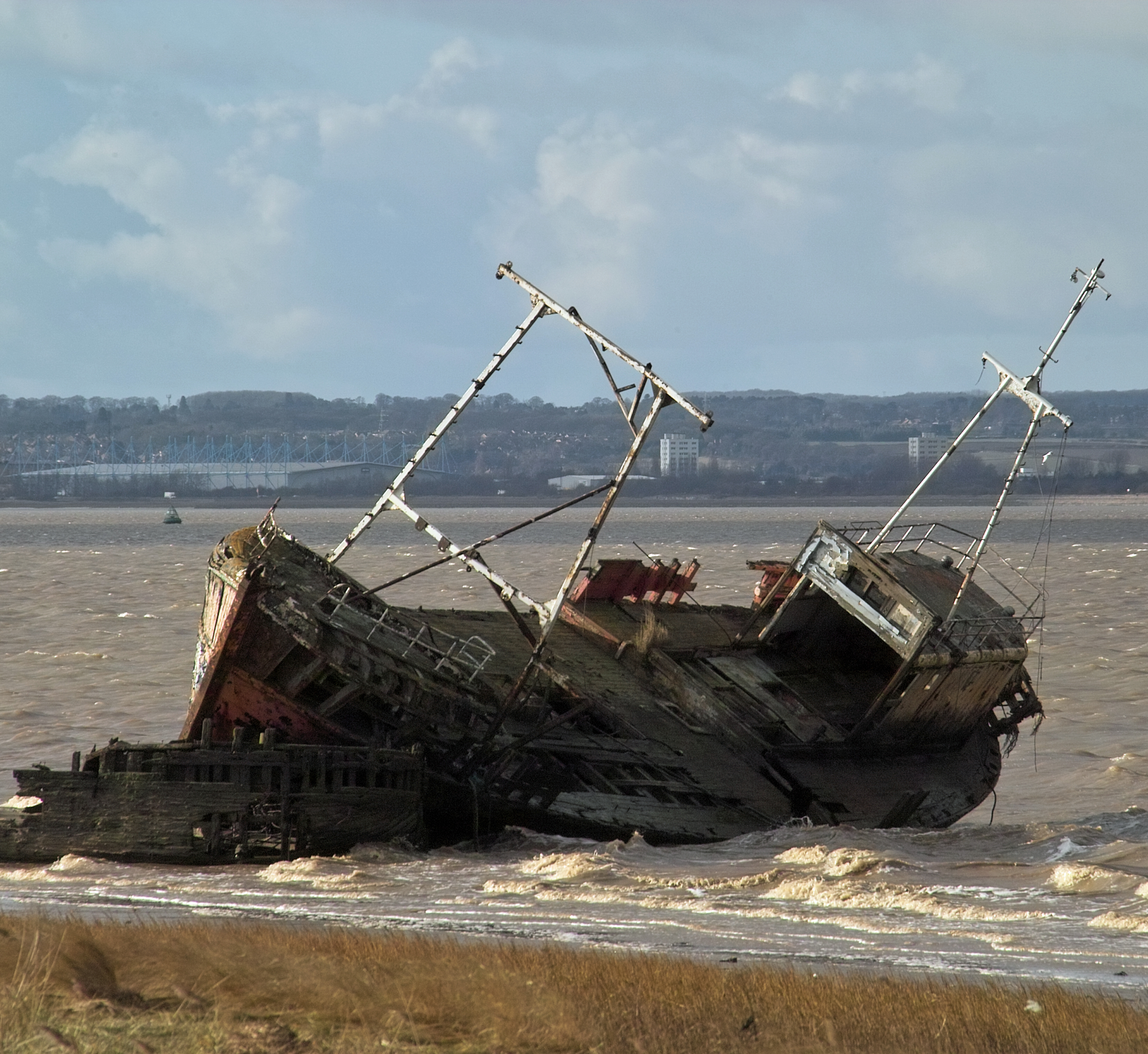 Abandoned wrecked Trawler lies midway between New Holland and Goxhill Haven - Feb. 2010