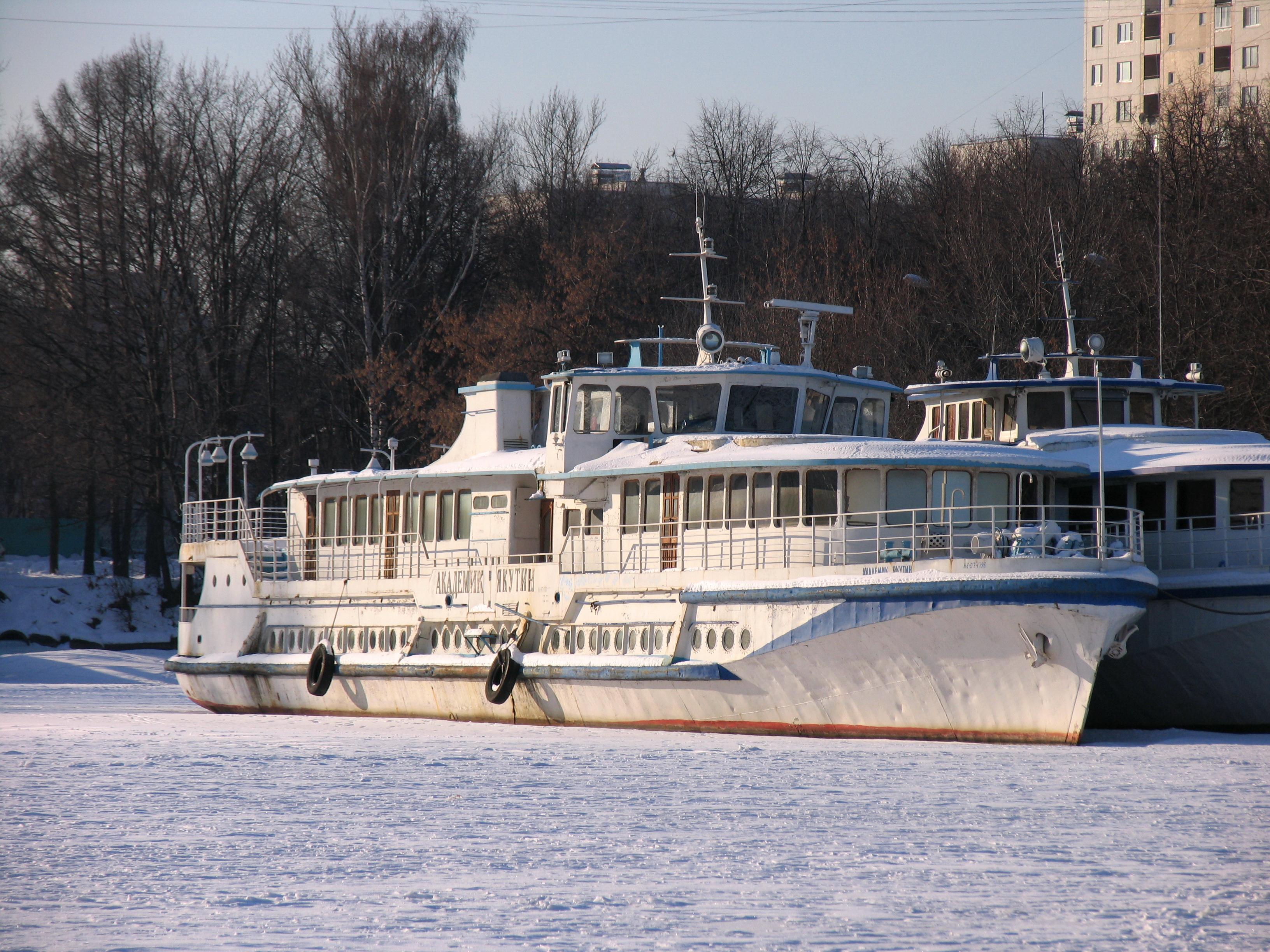 Akademik Yakutin in North River Port 31-jan-2012 01