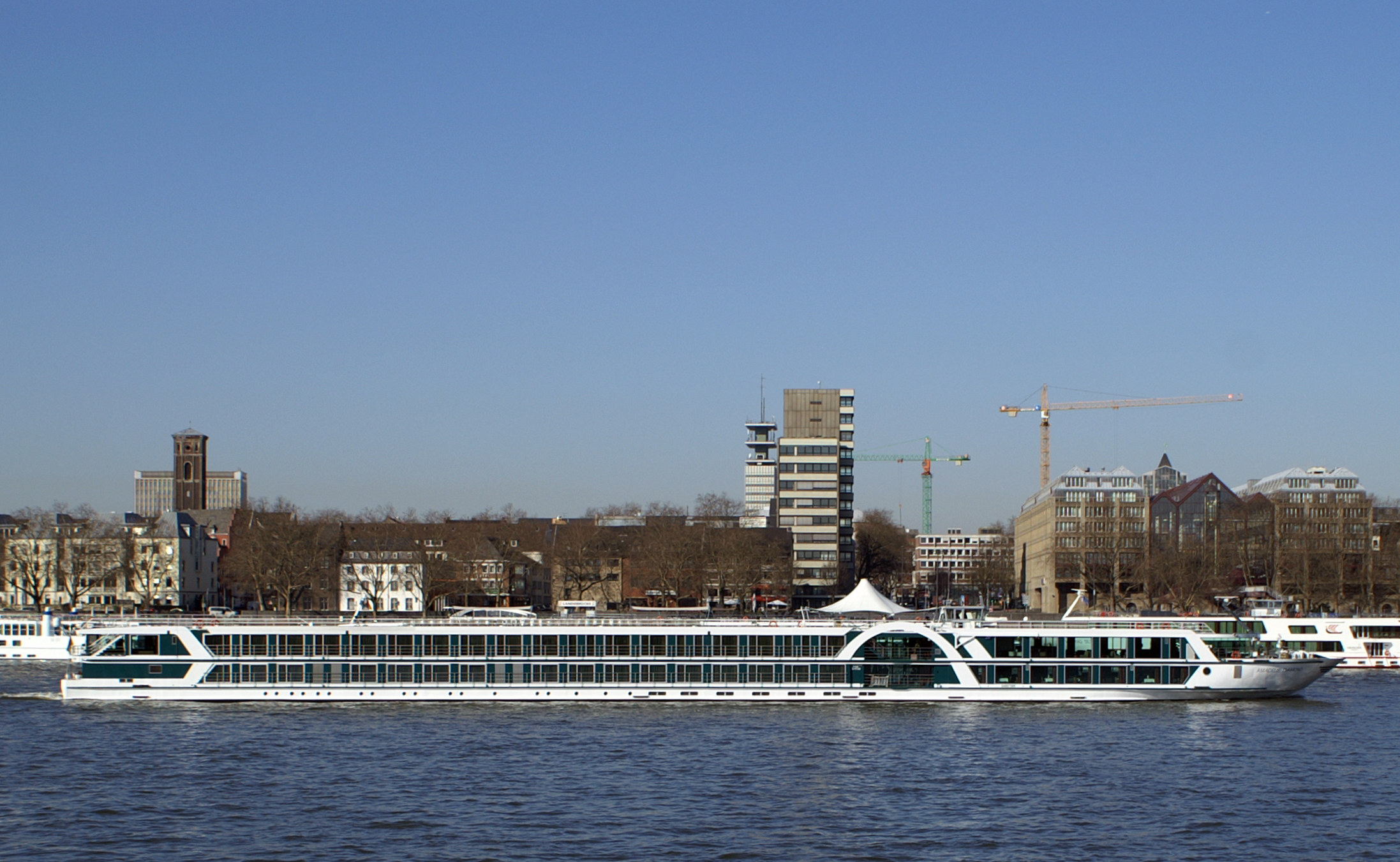 Amadeus Diamond (ship, 2008) 004