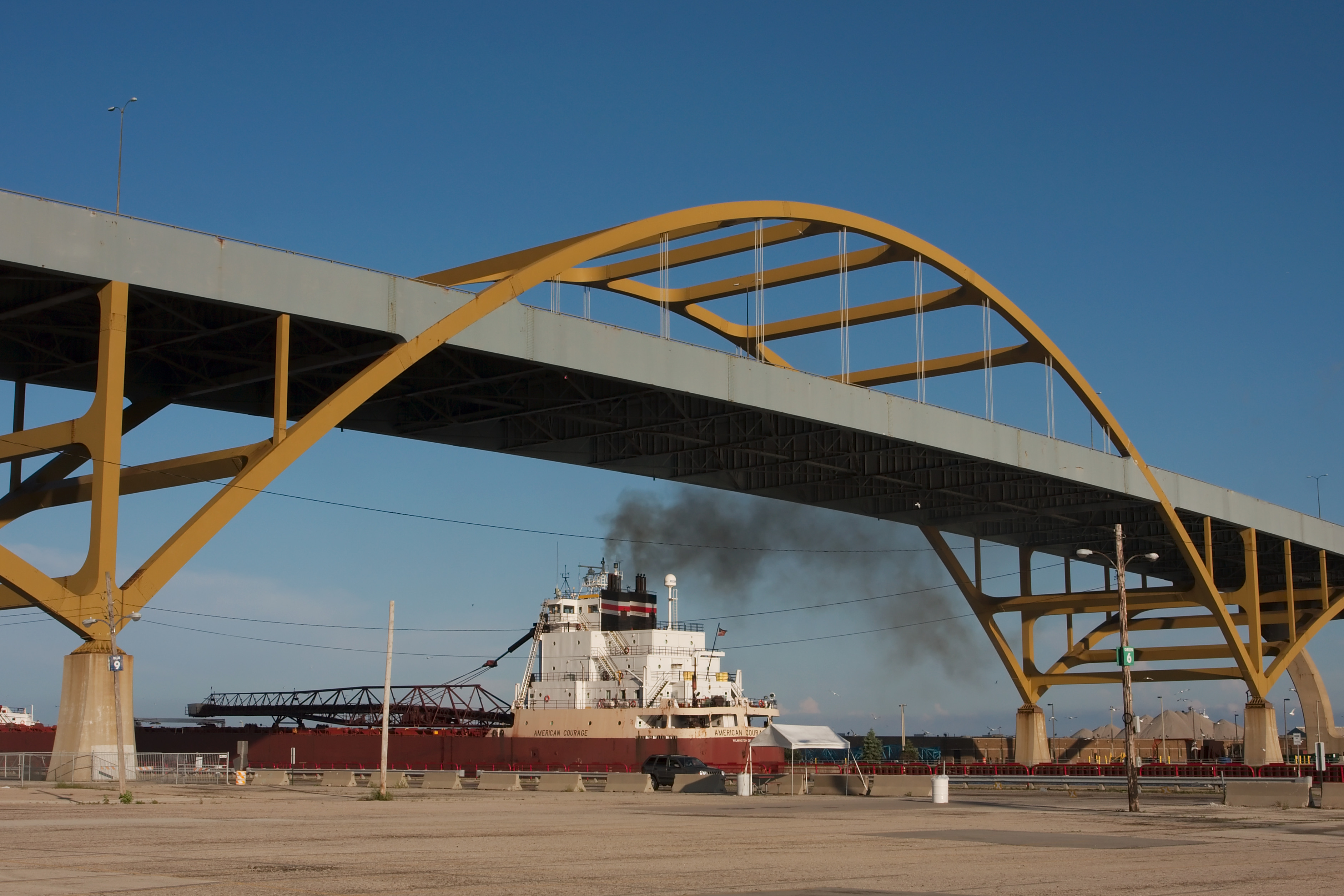 American Courage under Hoan Bridge 5186