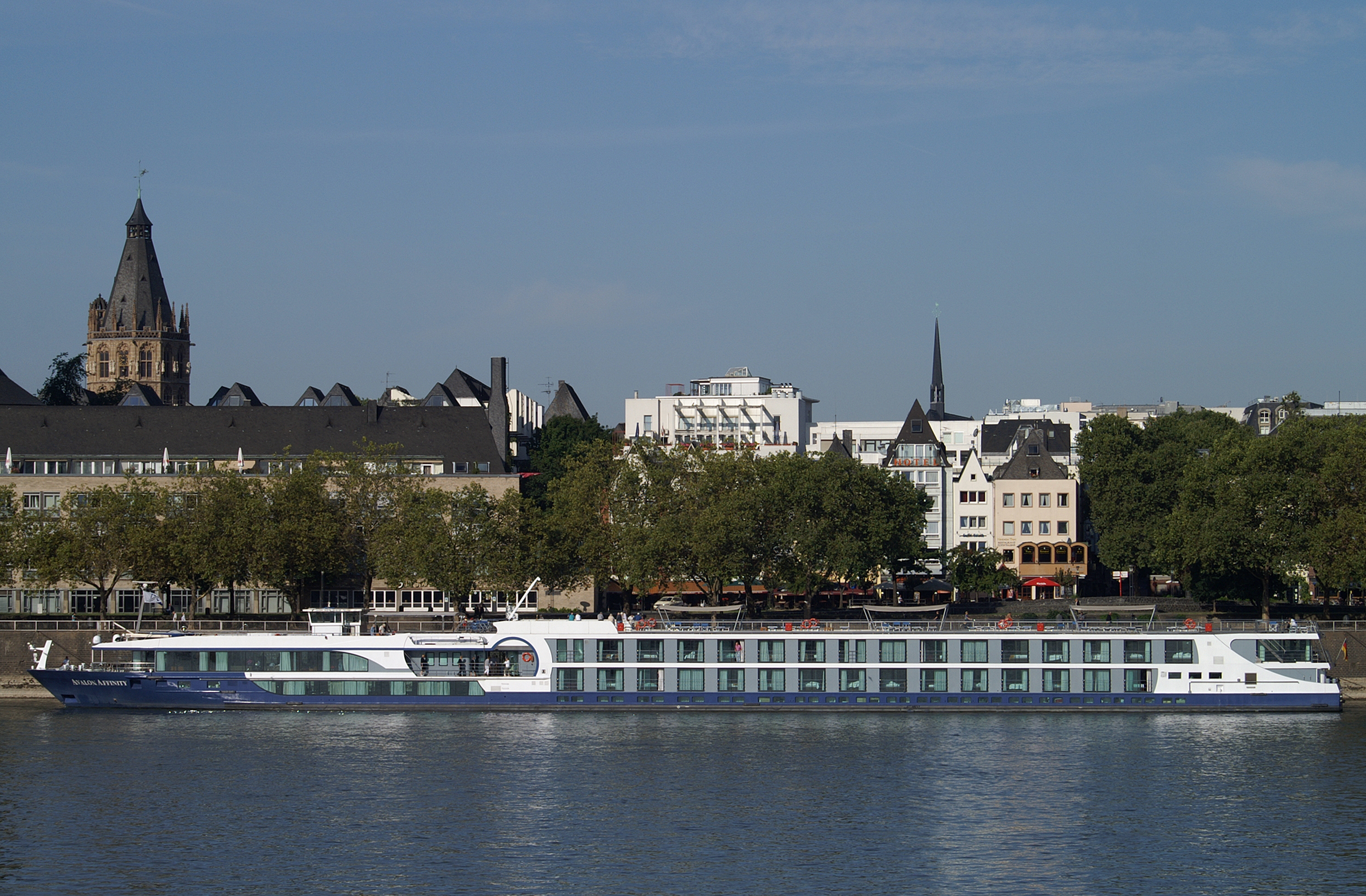 Avalon Affinity (ship, 2009) 015