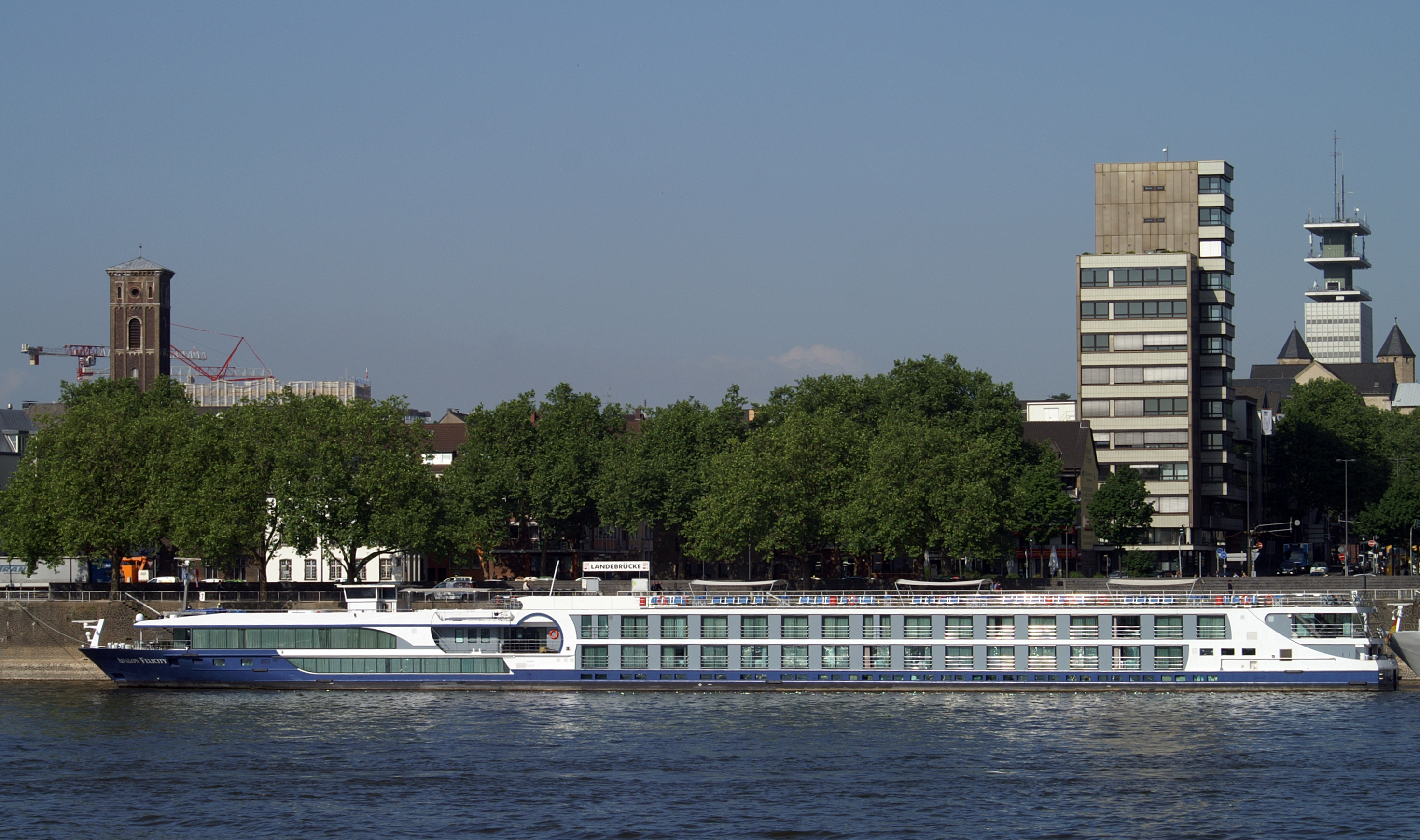 Avalon Felicity (ship, 2010) 016