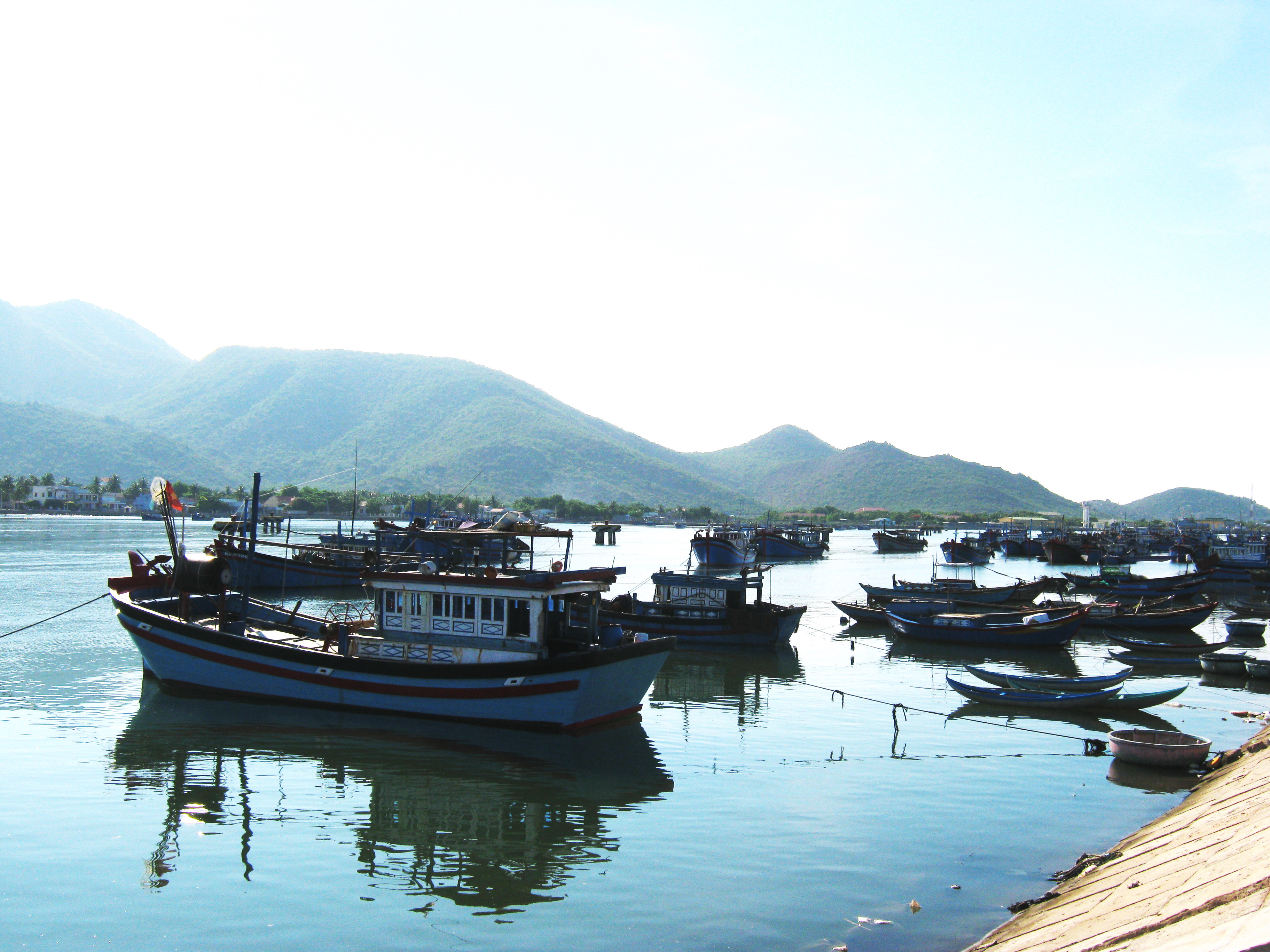 Bến tàu thuyền ở Khánh Hải