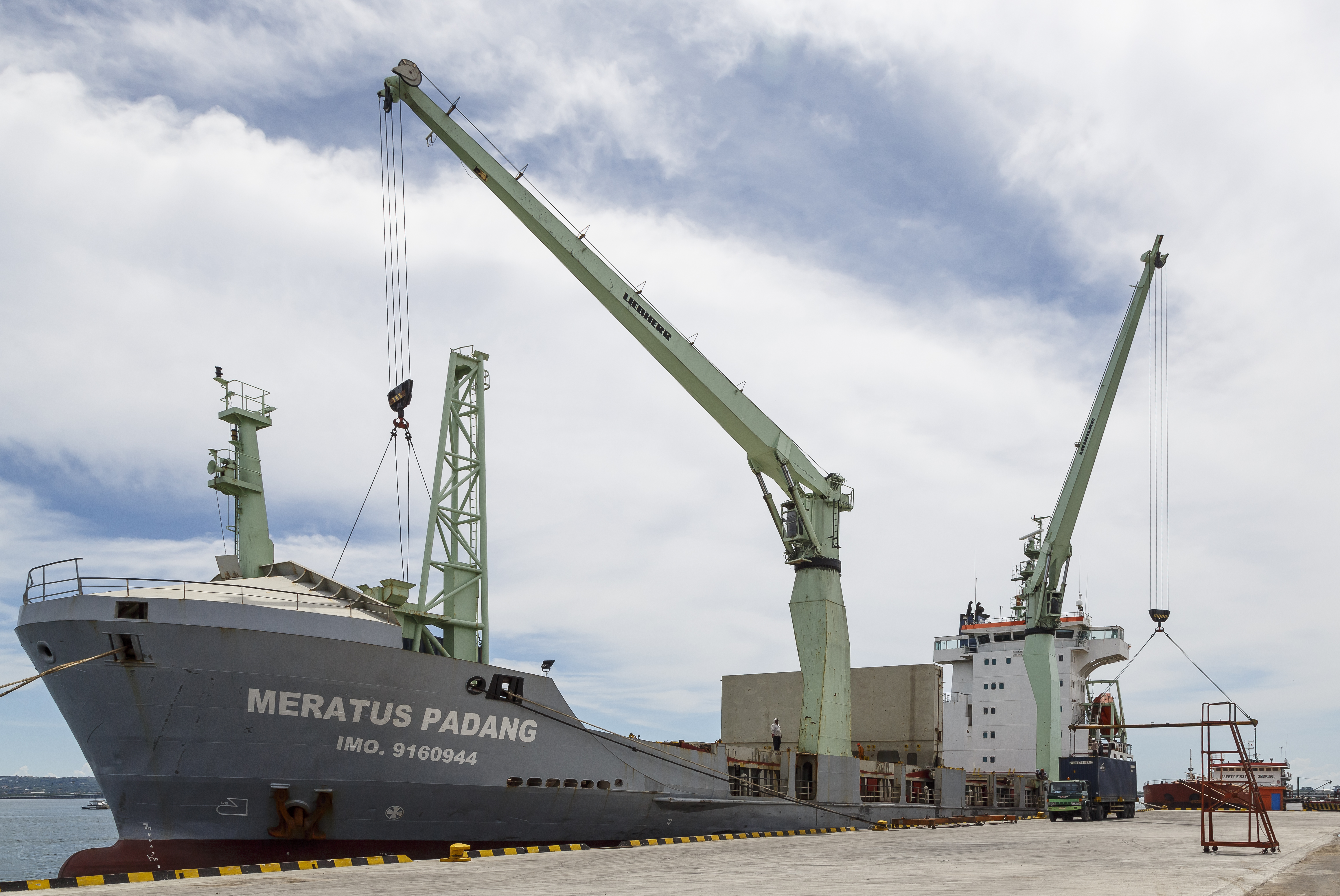 Benoa Bali Indonesia Meratus-Padang-01