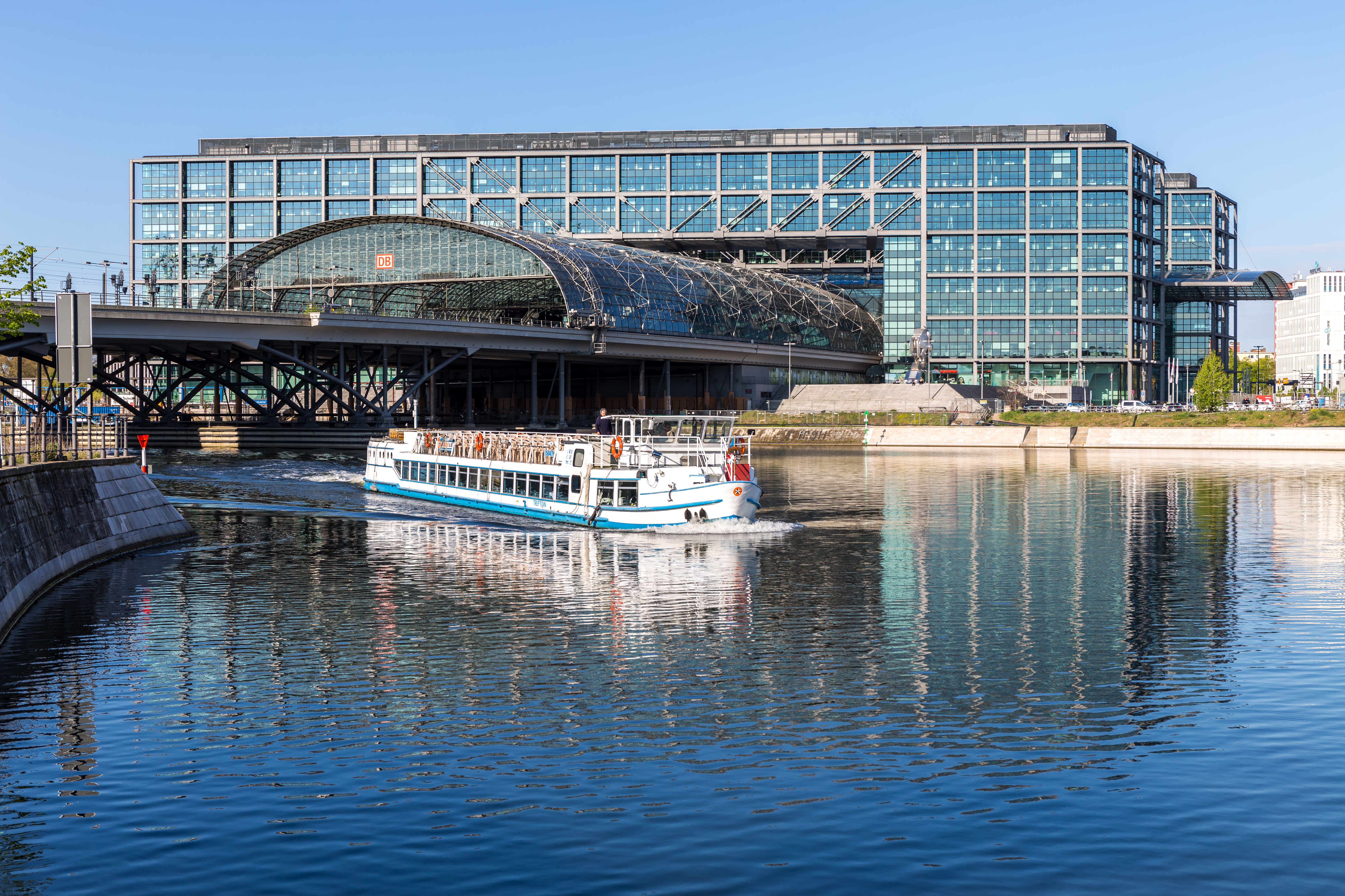 Berlin Hauptbahnhof und Humboldthafen, 160505, ako