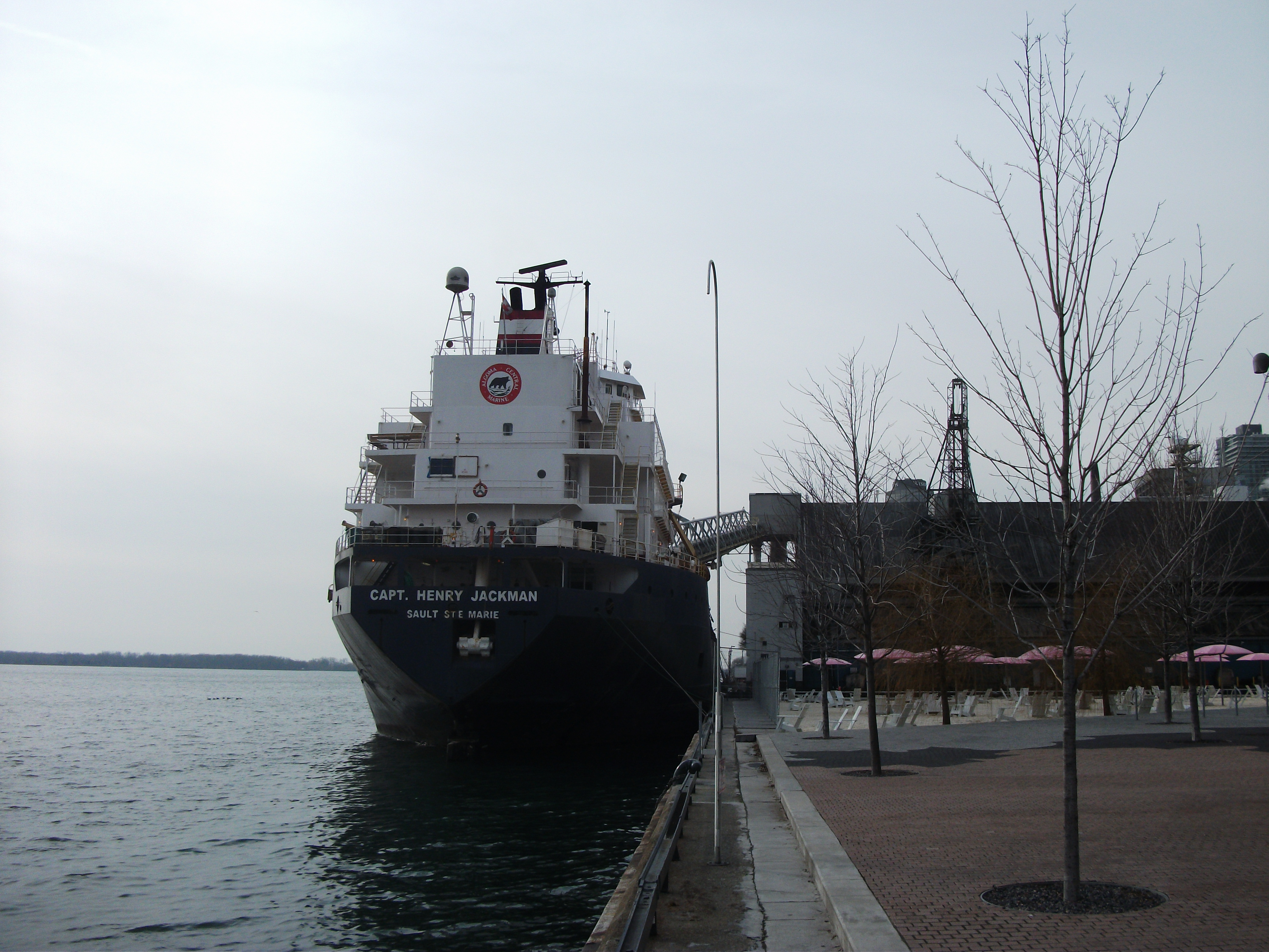 Bulk carrier Captain Henry Jackman unloading raw sugar at the Redpath sugar refinery in Toronto, 2011-12-22