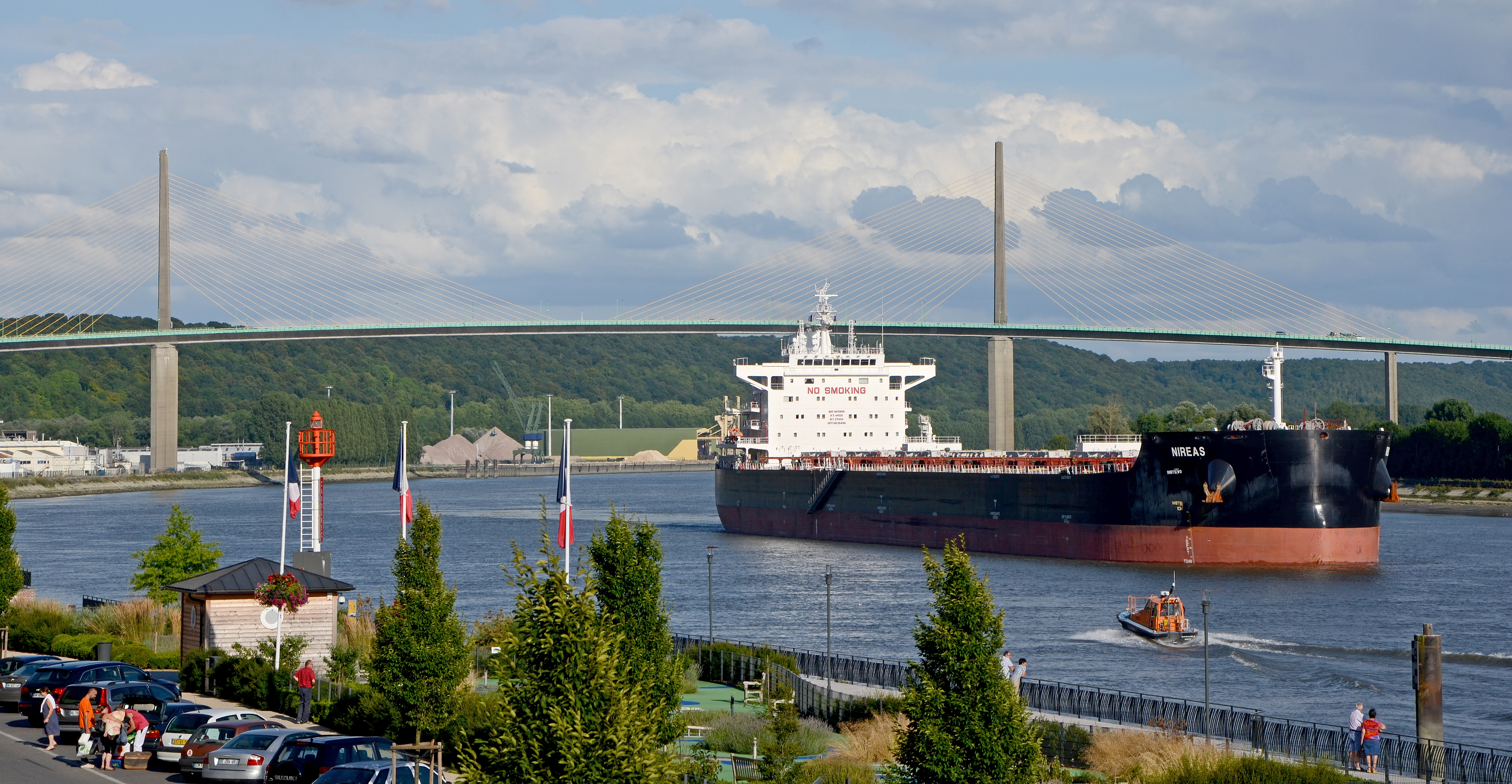 Cargo-sur-la-Seine-devant-Caudebec-en-Caux-DSC 0375