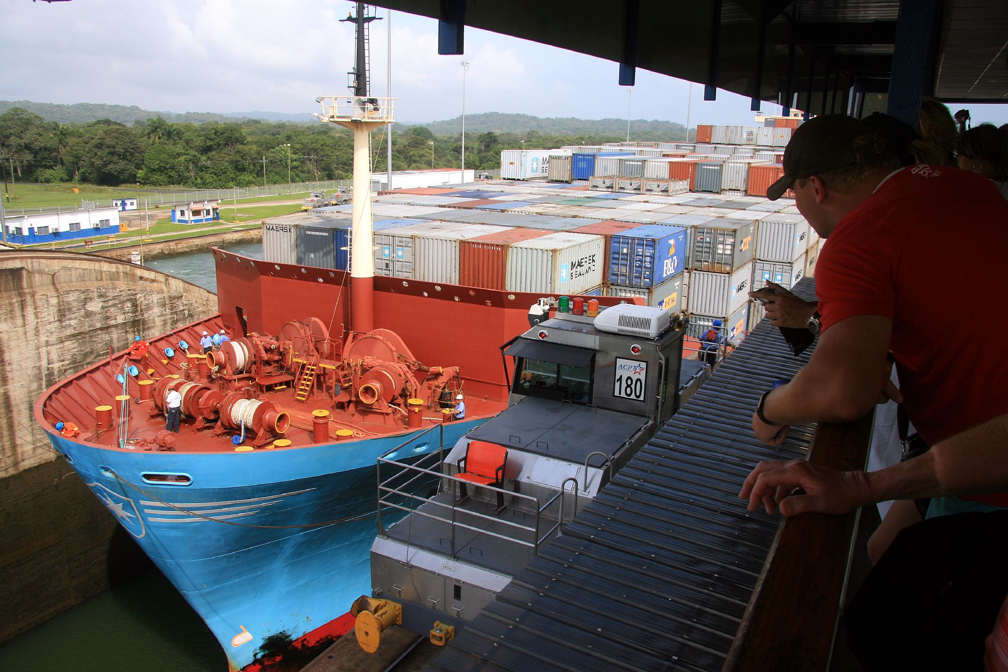 Container-ship-entering-Panama-Canal