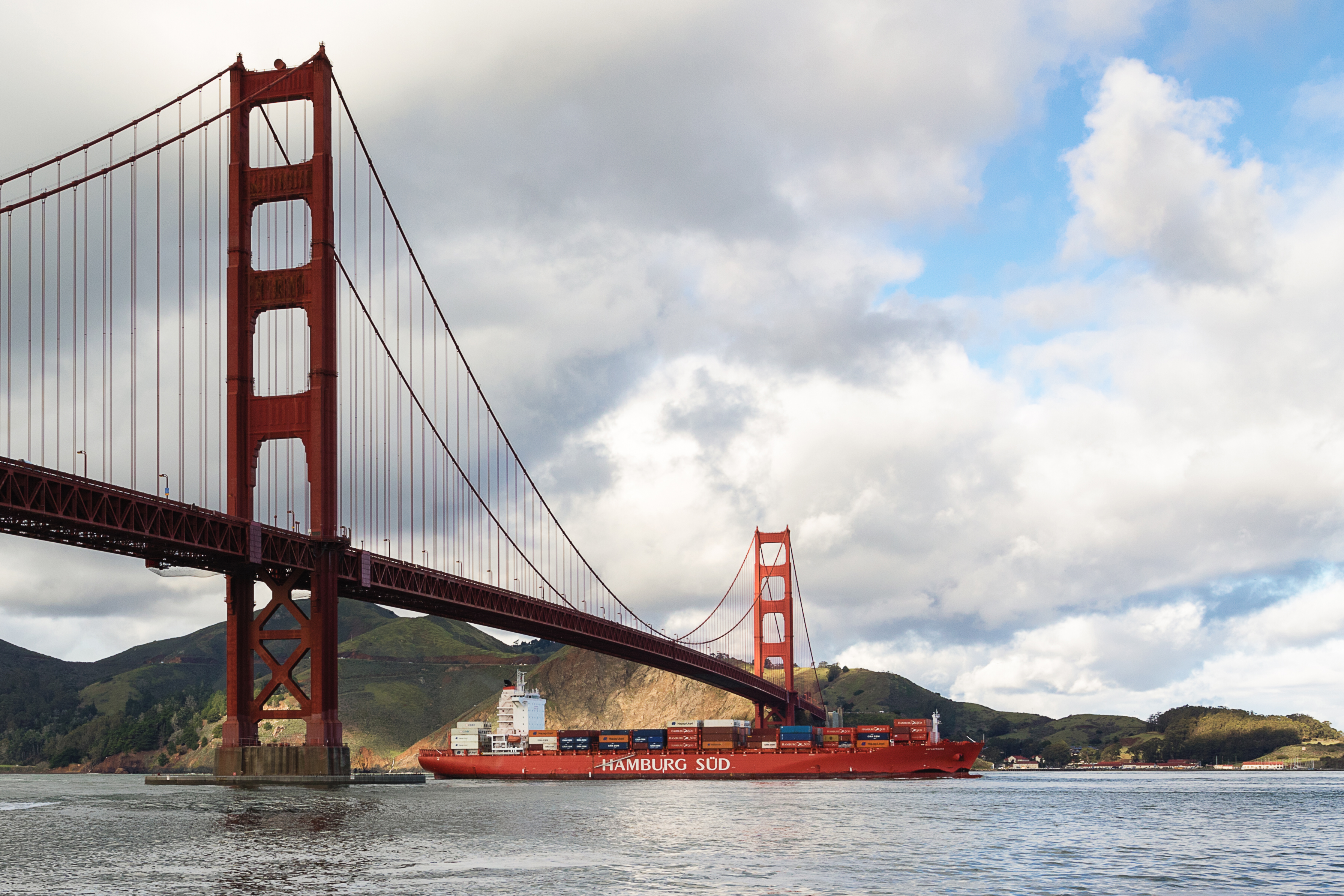 Container ship from Hamburg passing the Golden Gate
