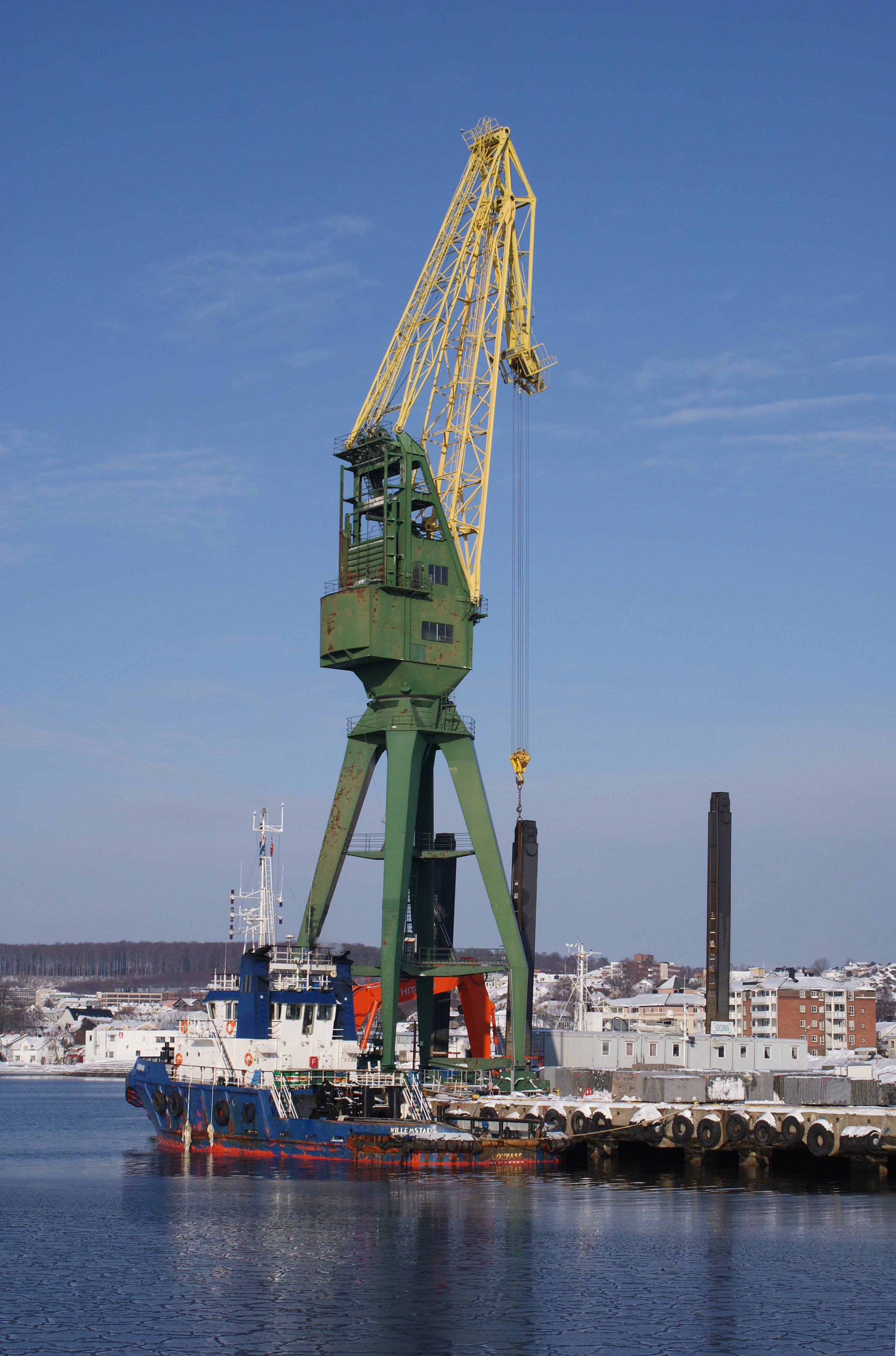 Crane in Larvik harbour 2011-02-19